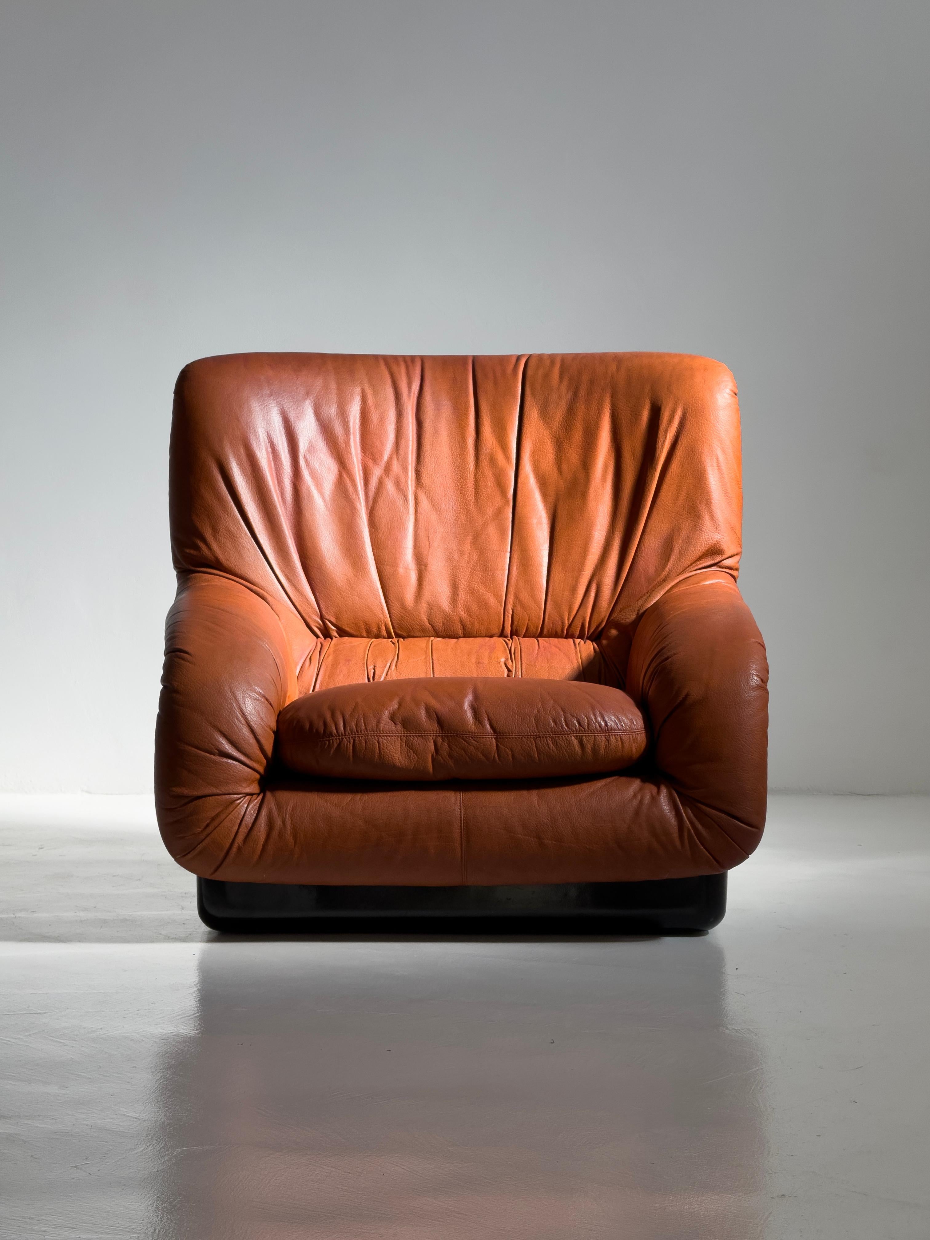 Papaia Lounge Chair, entworfen von Ammannati & Vitelli für Rossi di Albizzate, Italien 1970er Jahre .

Tauchen Sie ein in den kühnen Geist des italienischen Designs der 1970er Jahre mit dem markanten Papaia Lounge Chair, einer ikonischen Kreation
