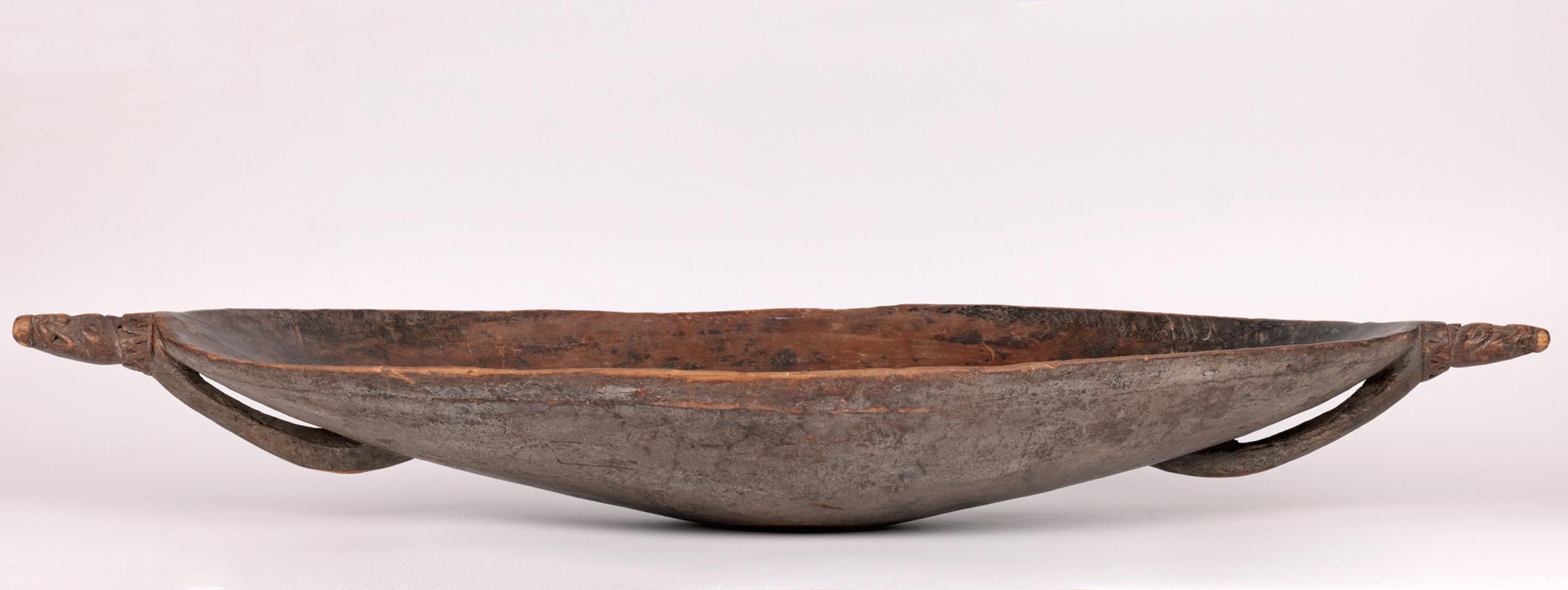 Papau New Guinea Carved Wood Feast Bowl In Good Condition For Sale In Bishop's Stortford, Hertfordshire