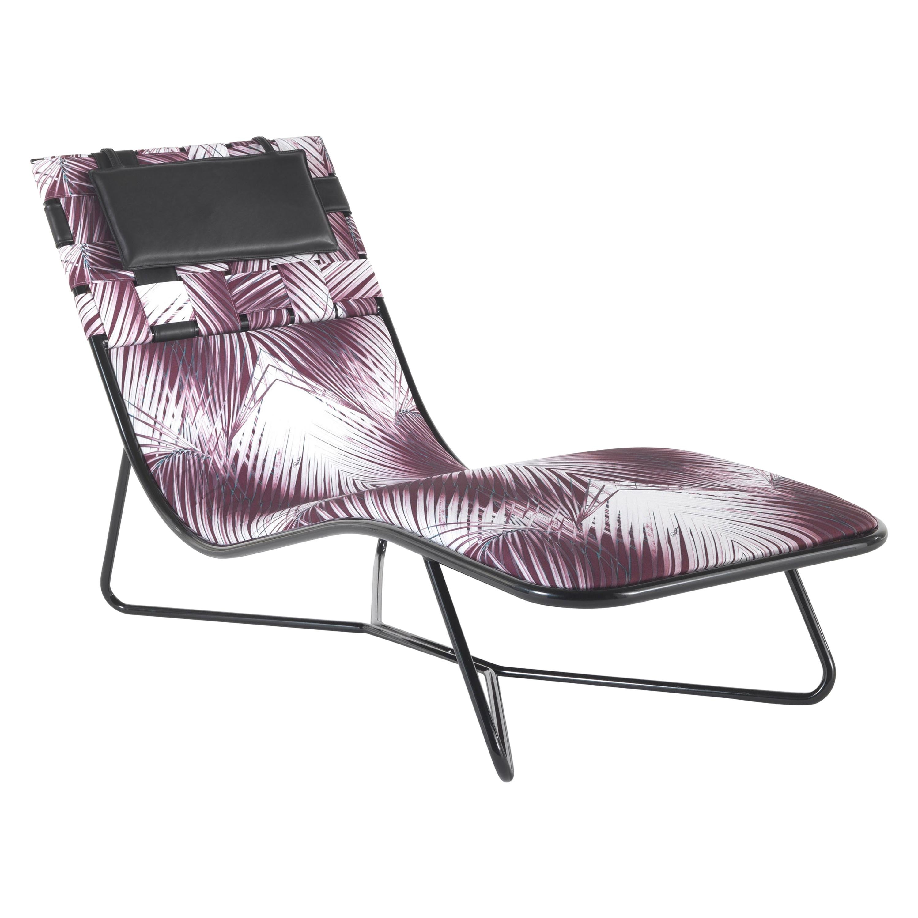 Papeete Outdoor chaise-longue in metal frame in outdoor finishing col. Black. Outdoor fabric cat. A. Jungle and black leather. Structure outdoor. Additional decorative cushions upon request.
  