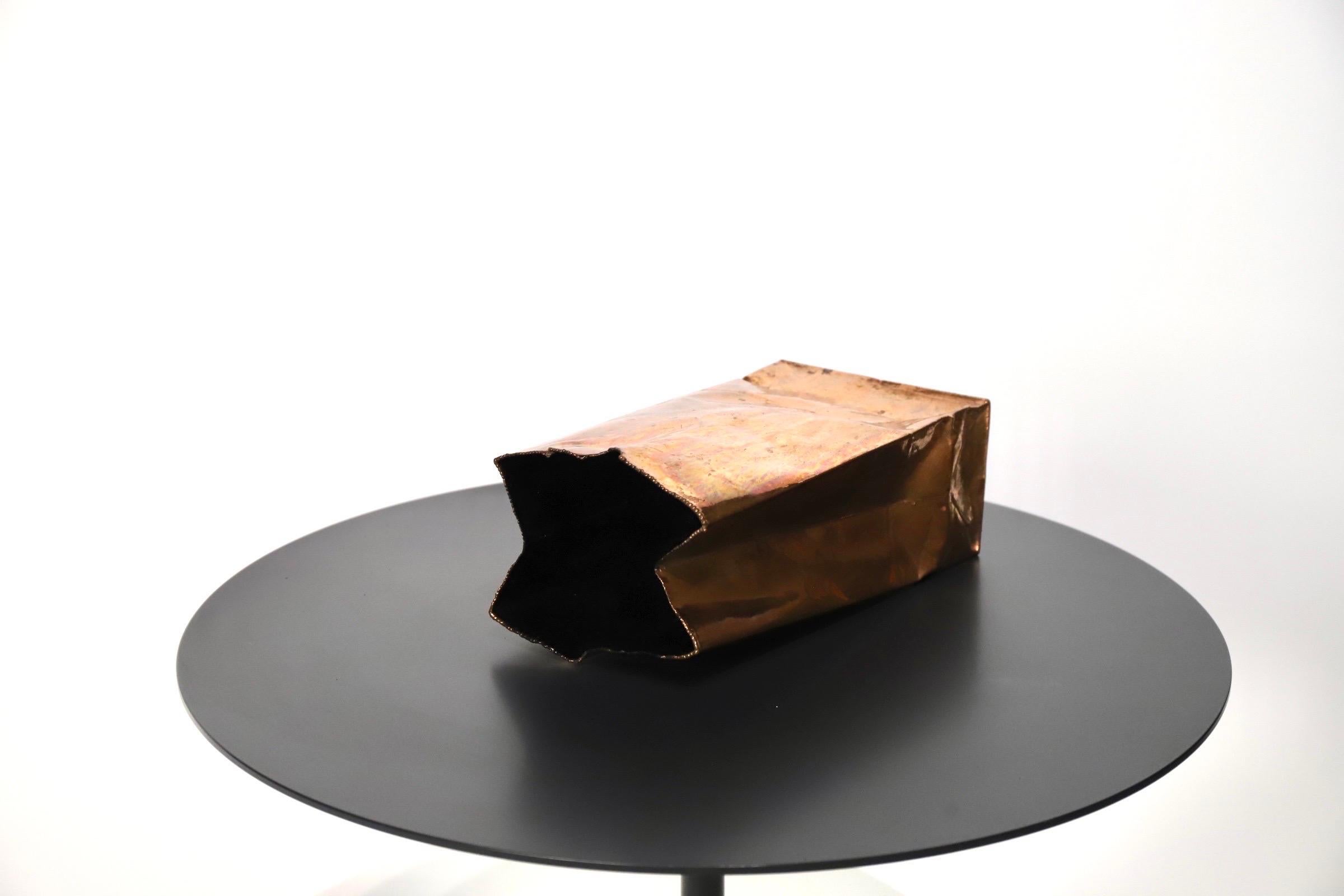 Moderne « Sac en papier » de Californie Bronze en vente