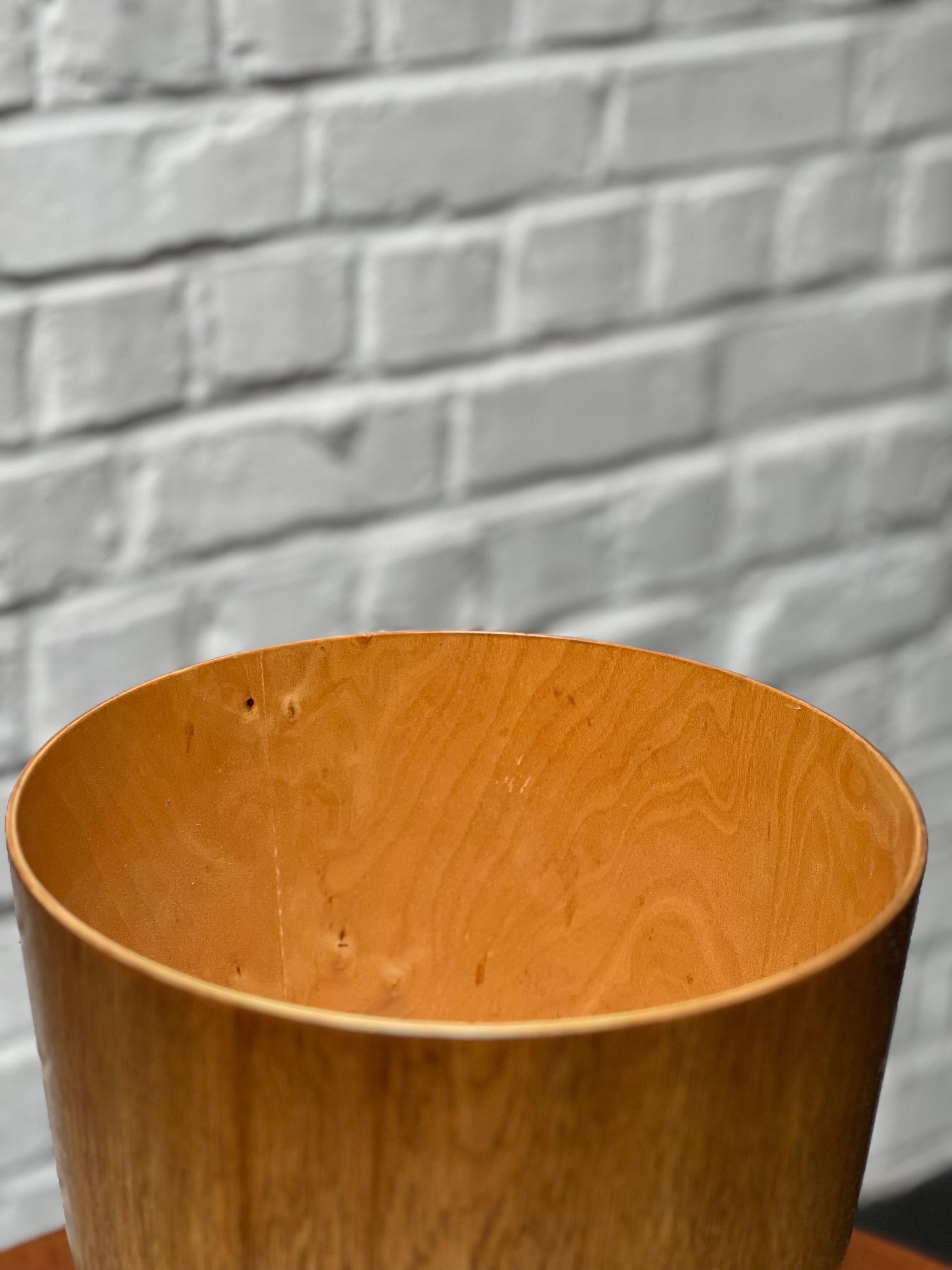 Scandinave moderne Corbeille à papier Oak Oak, Birch Martin Aberg Sweden Servex 1950s. Élégante et minimaliste  en vente