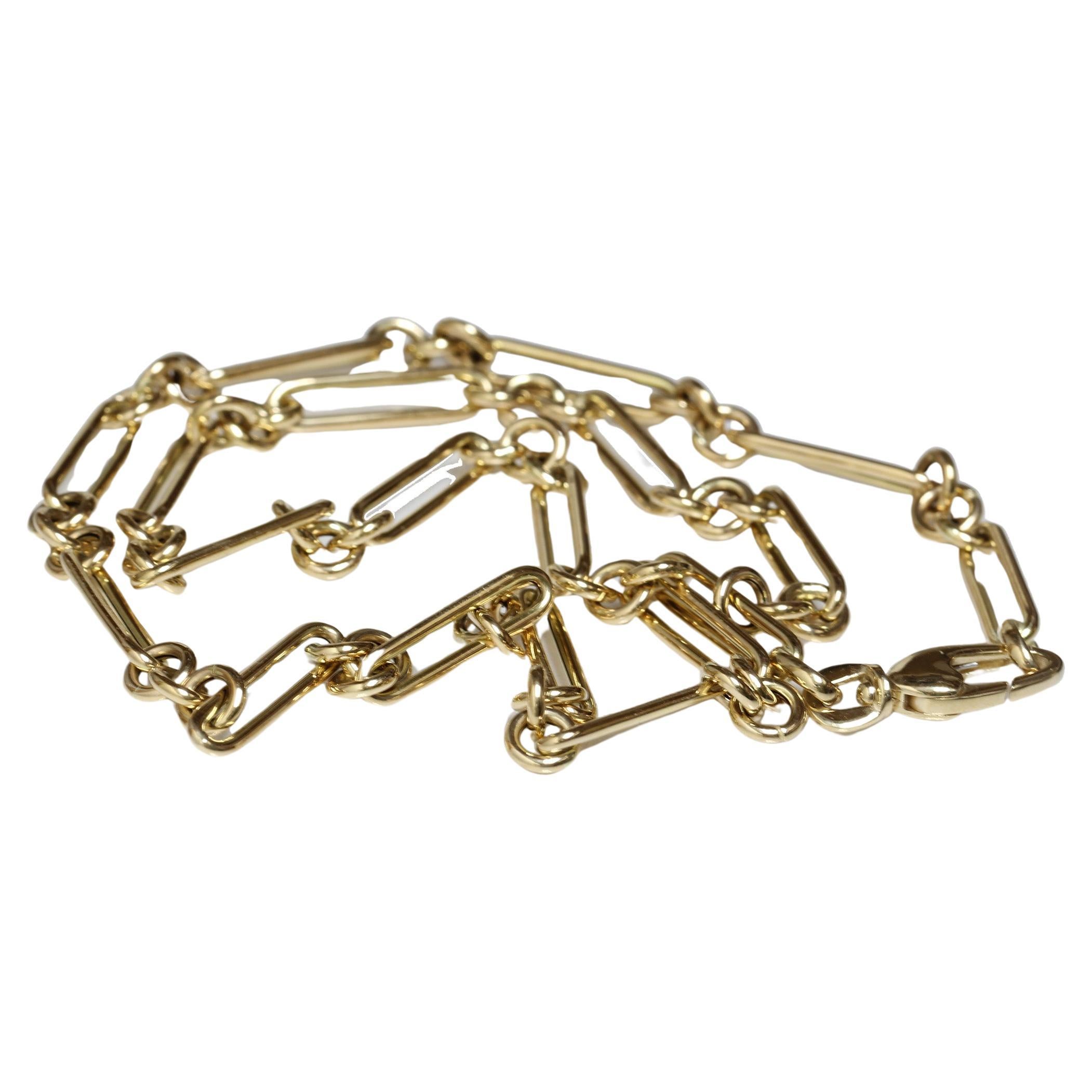 
    Modern and stylish, this link chain necklace makes creating a chic look easy. this design showcases stamped 14k yellow gold paper clip links alternating rolo chain links. Polished to a bright shine, this 18.0-inch necklace secures with a