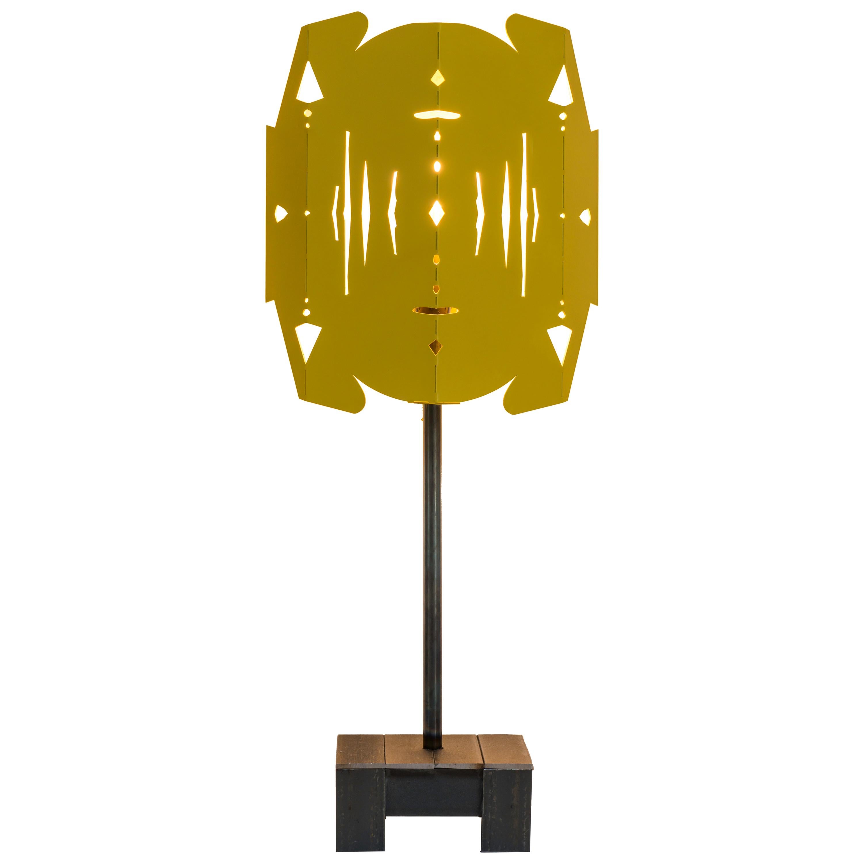 Lampada da tavolo con taglio di carta