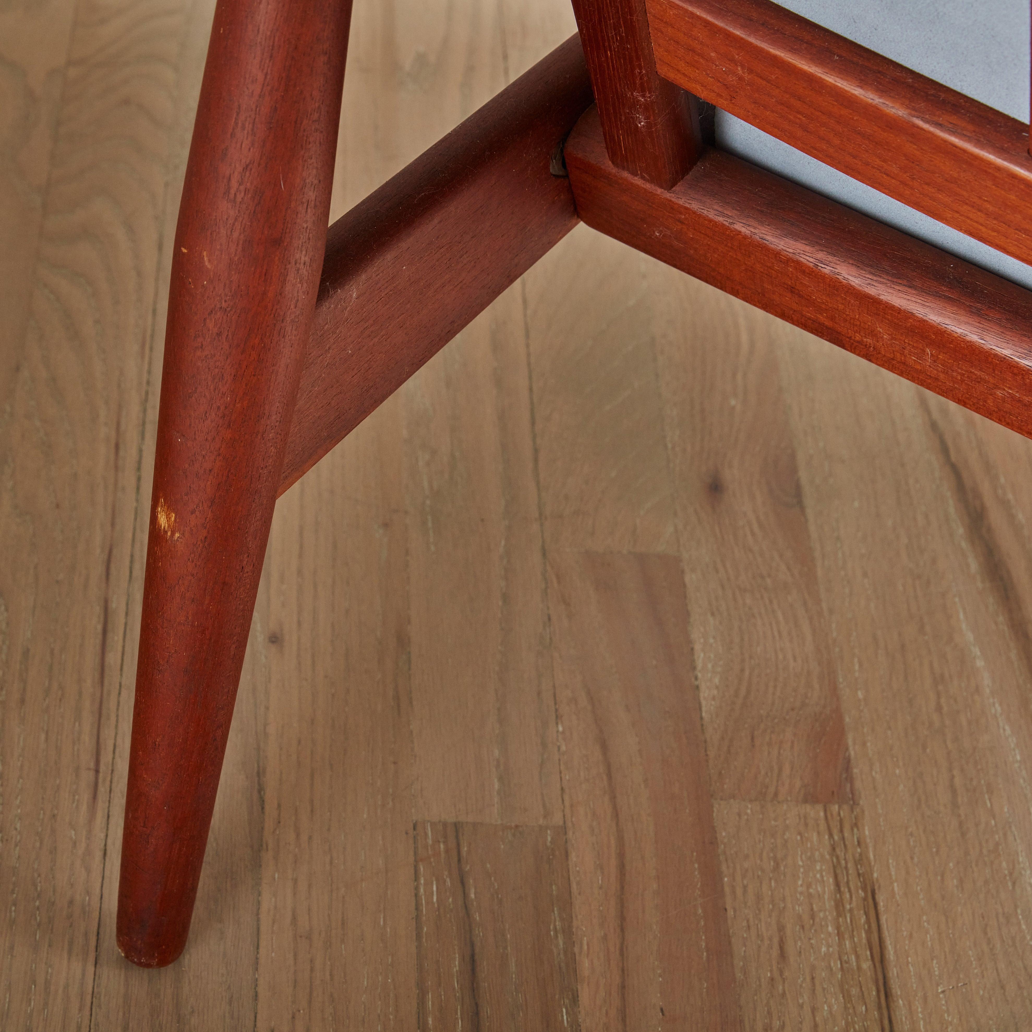 Chaise grise en daim et teck Kai Kristiansen pour Magnus Olesen en vente 4