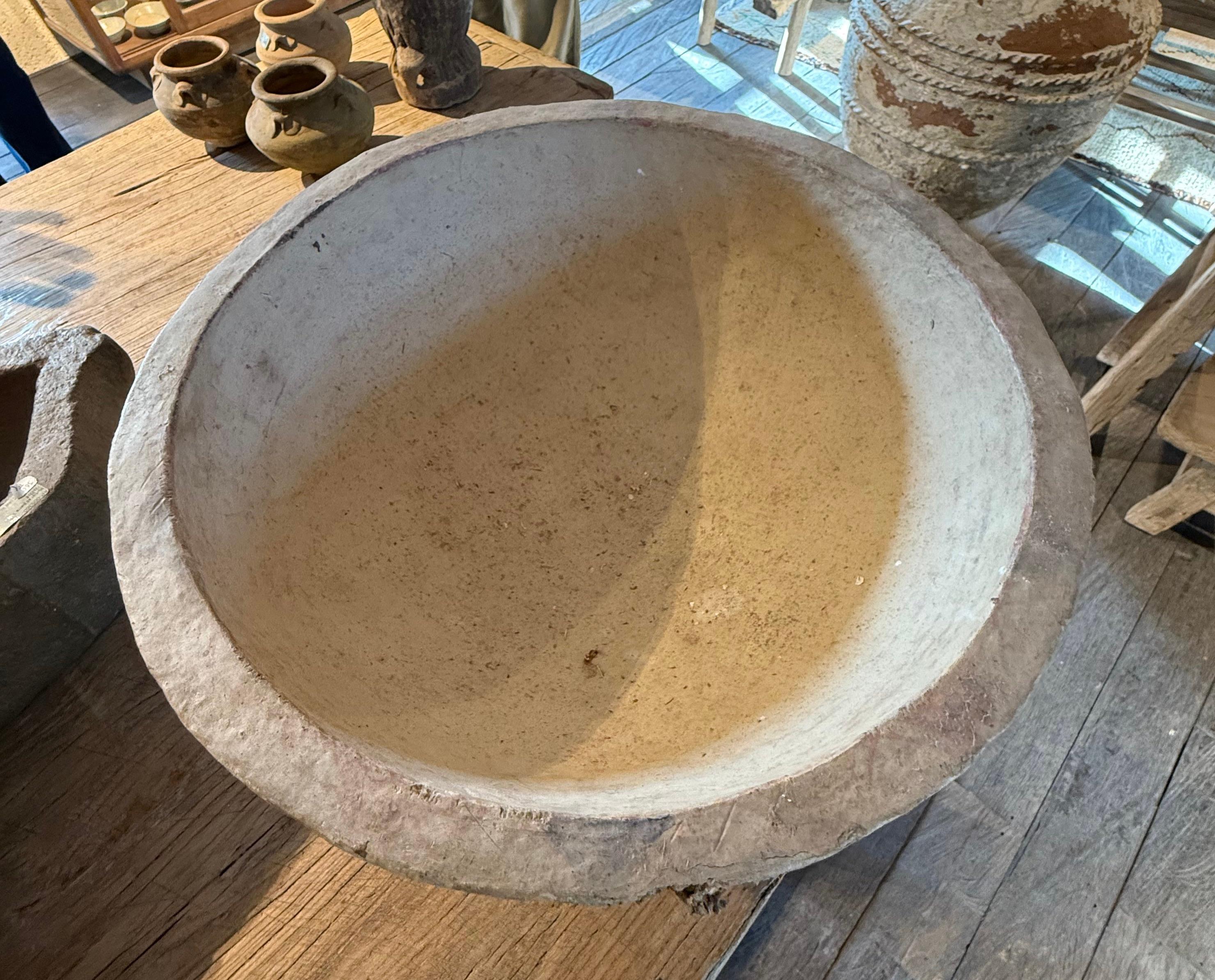 Indonesiano Ciotola con piede in cartapesta, Indonesia, metà del secolo scorso in vendita