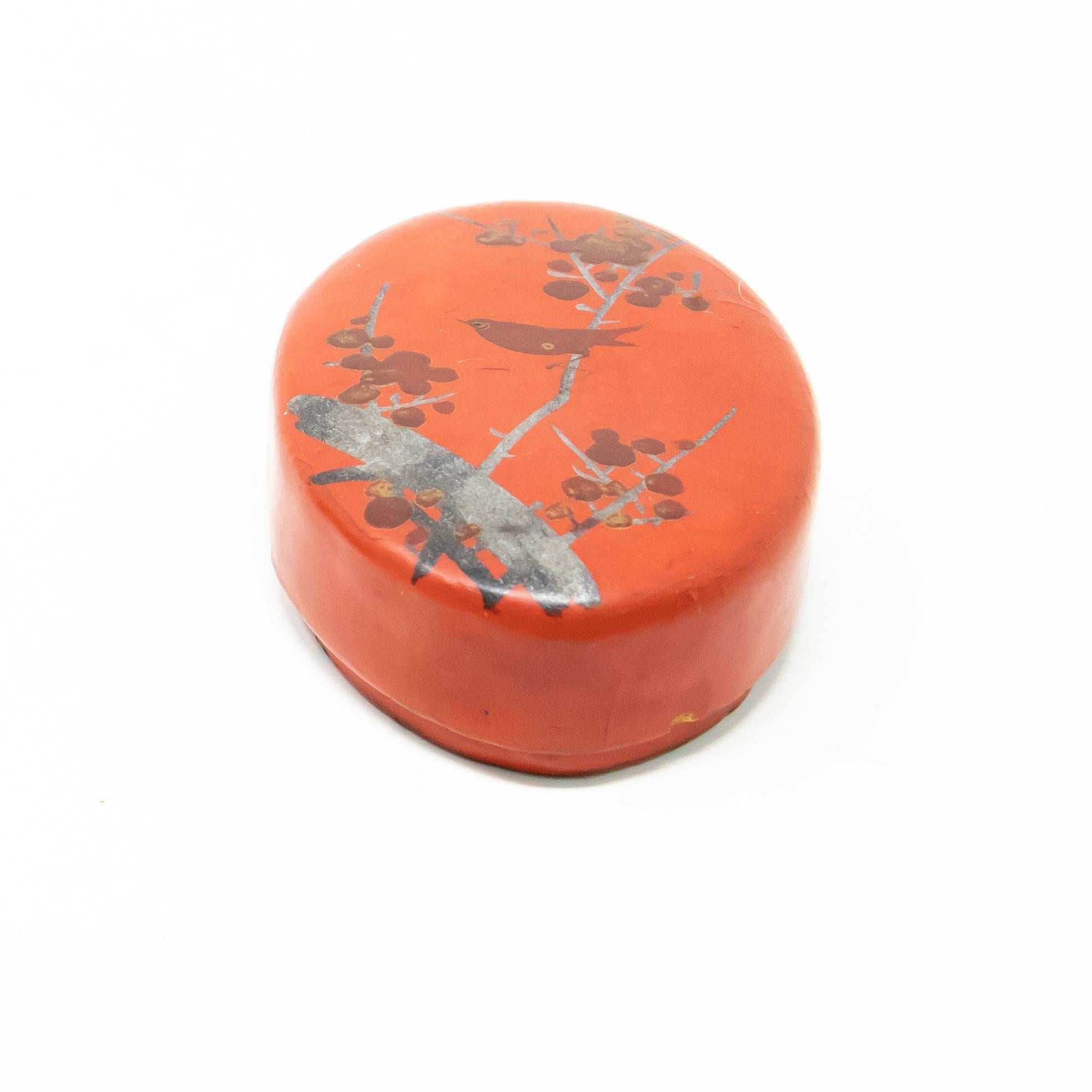 Early 20th Century Paper Mâché Red Pillbox with Bird Motif For Sale