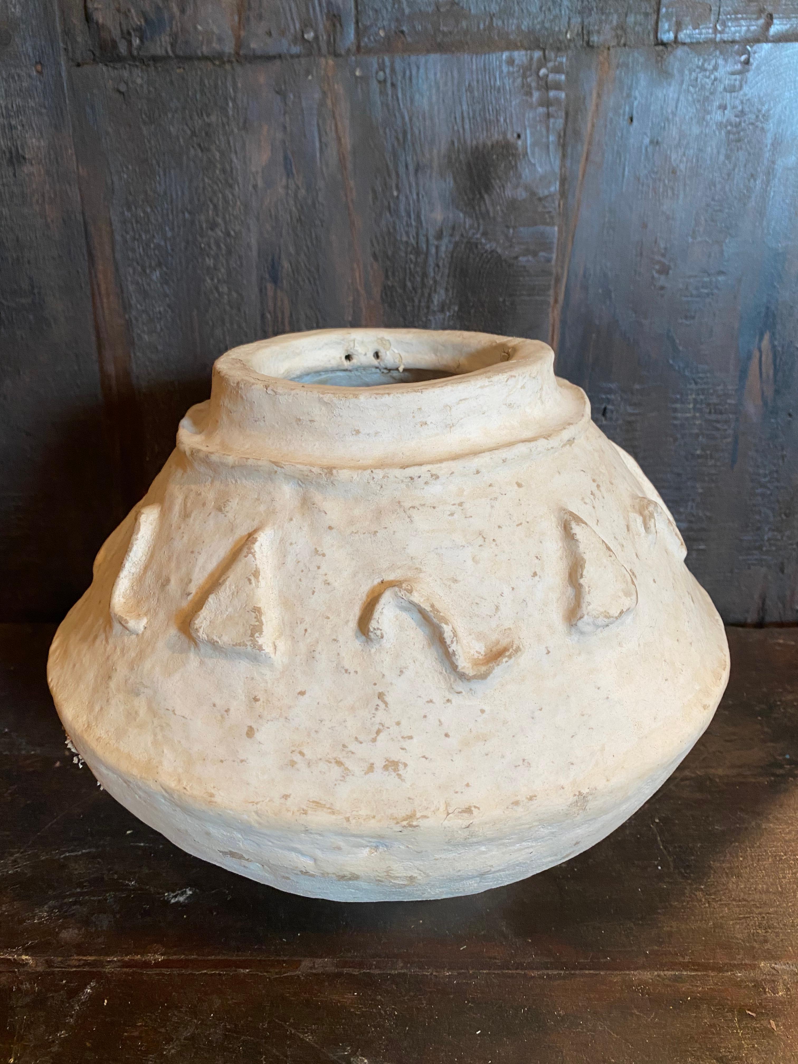 Paper mached pot In Excellent Condition In BORDEAUX, FR