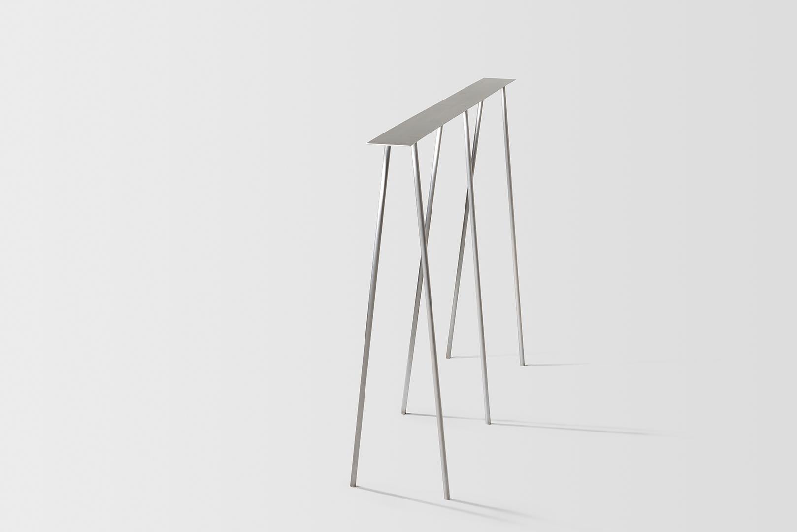 Paper Table S, Konsolentisch, in polierter Stahlausführung von UM Studio im Zustand „Neu“ im Angebot in Oakland, CA