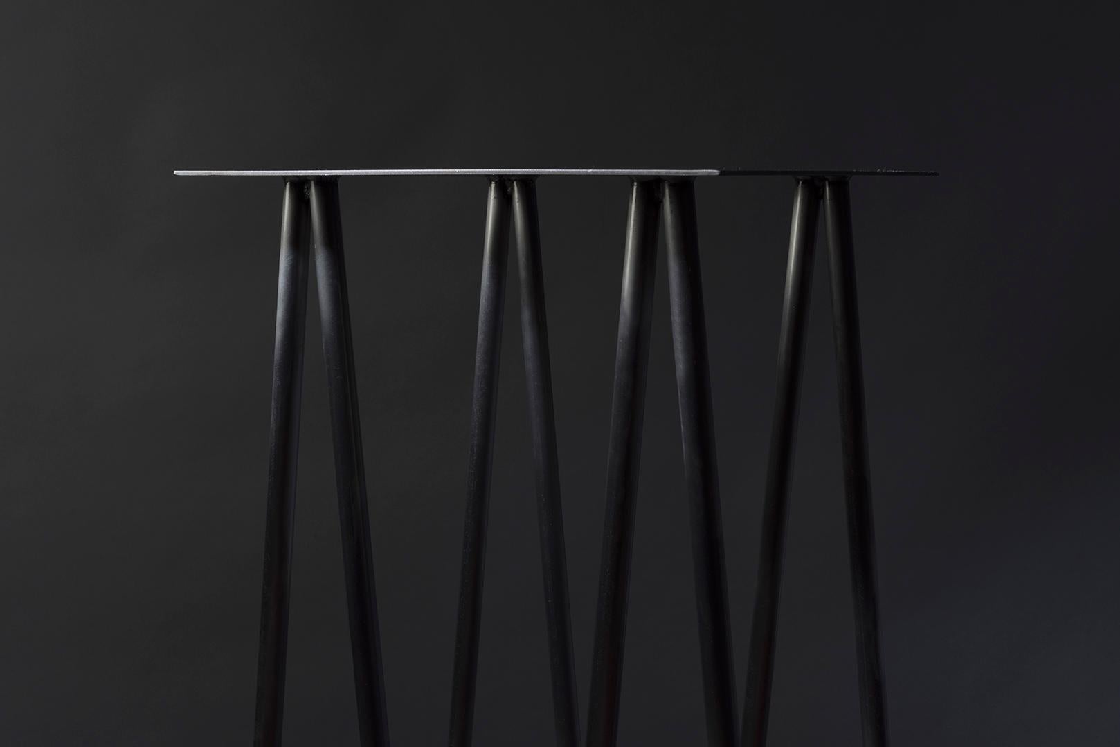 Papier-Papiertisch, quadratisch, in polierter Stahlausführung von UM Studio im Angebot 6
