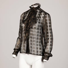 Chemisier boutonné vintage en mousseline de soie dorée métallisée fine et transparente Paper Thin, années 1970