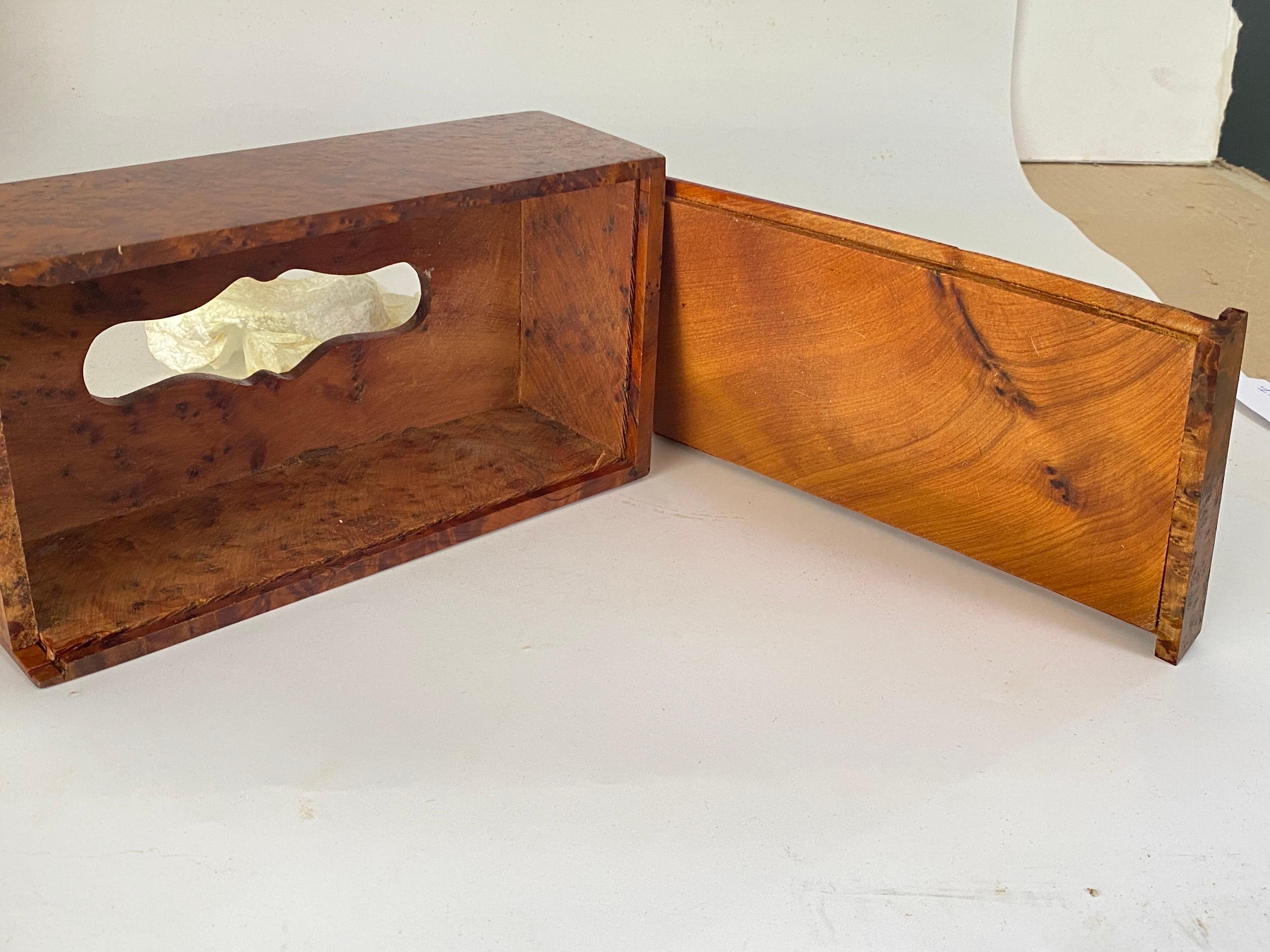 Very nice Paper Tissue box, or decorative Box in Burl Wood. This box is large, was made in France in the 1970s. It has a brown color.

