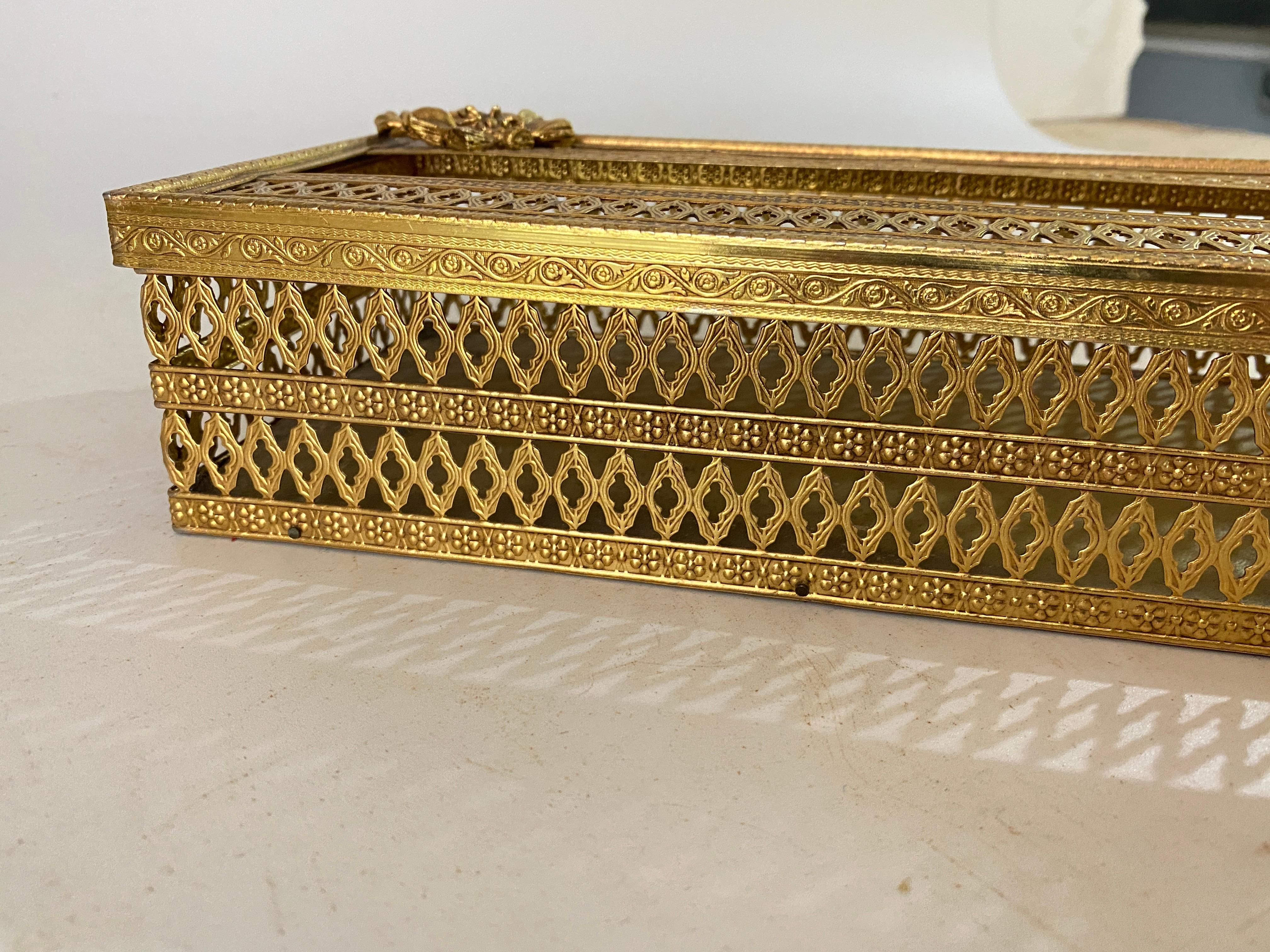 Paper Tissue Gilt Metal Box France 1970 gold Color Regence style  In Good Condition For Sale In Auribeau sur Siagne, FR