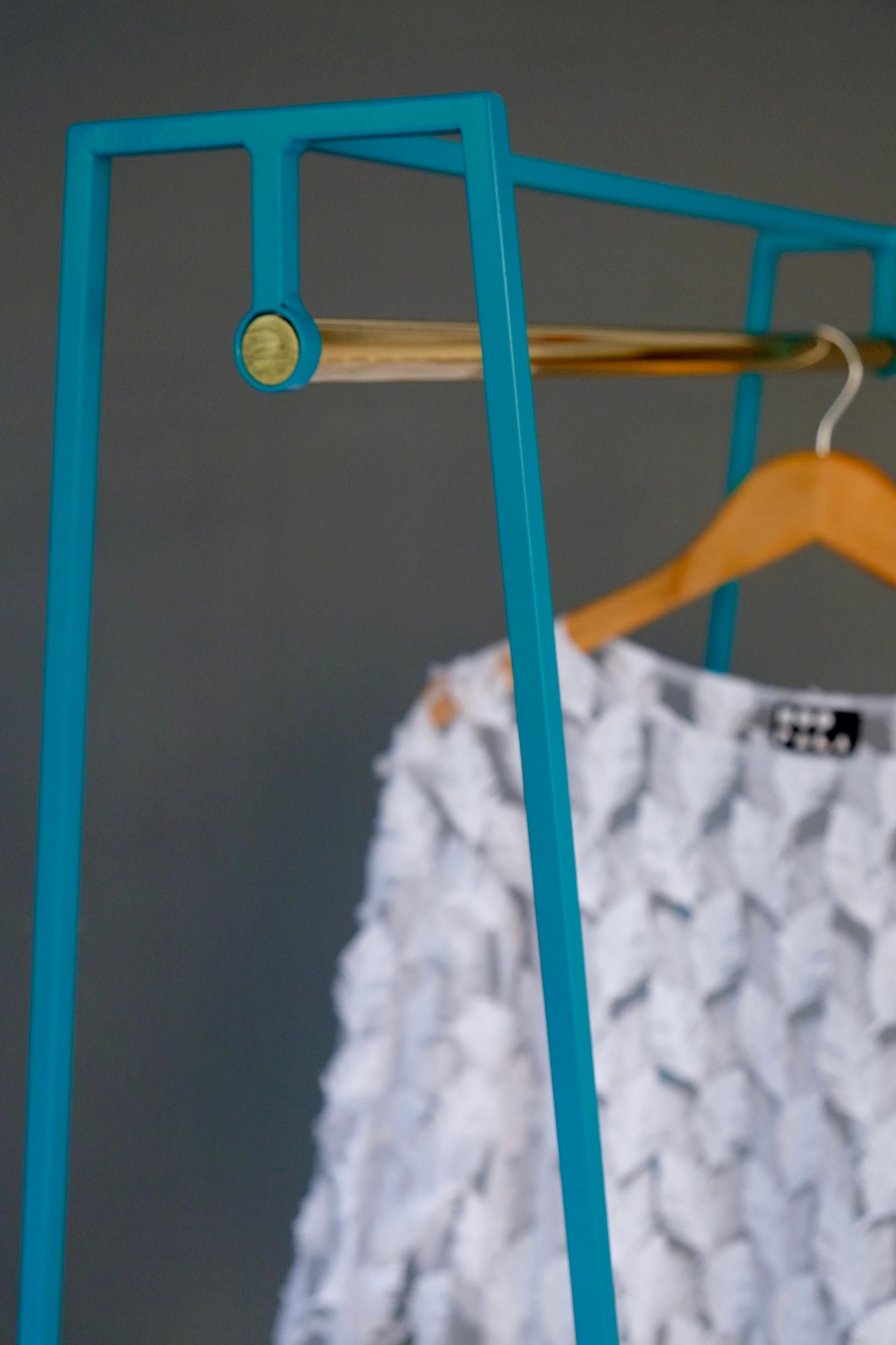 Papierweiße 'A''-Kleiderstange mit luxuriöser Messingstange im Zustand „Neu“ im Angebot in Leicester, GB