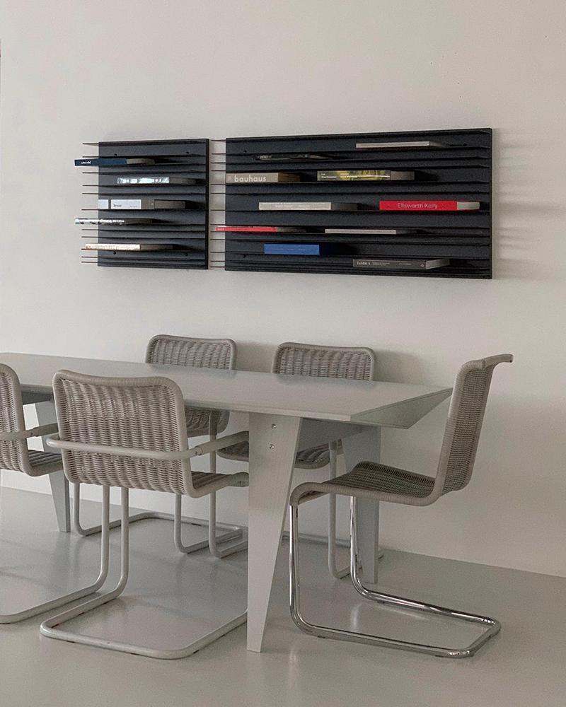 Por Spectrum

Diseñado por Studio Parade

Talla grande

 Un sistema mural puro y lúdico diseñado por amor a los libros. Cuanto más lleno esté el armario, más bonito será. El Paperback ocupa un espacio mínimo en el interior y, al mismo tiempo, tiene
