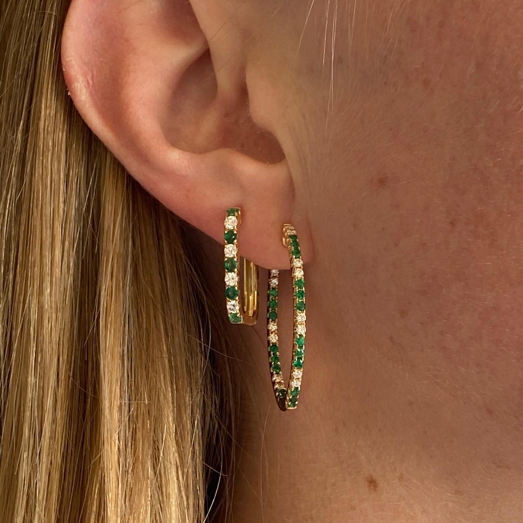 Contemporain Paperclip Alternating Emerald & Diamond Hinged Hoops 14K Yellow Gold Huggies en vente