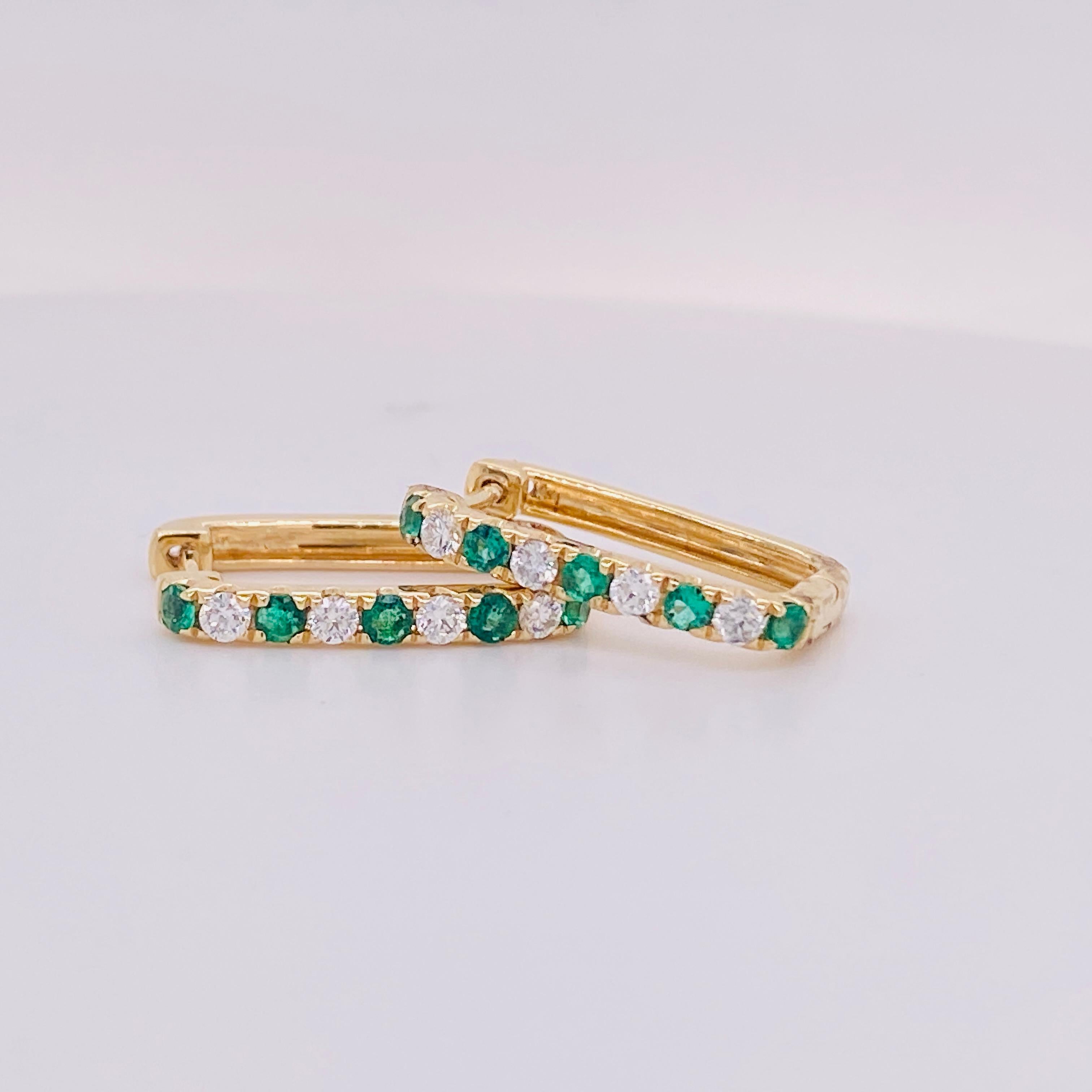 Paperclip Alternating Emerald & Diamond Hinged Hoops 14K Yellow Gold Huggies en vente 1