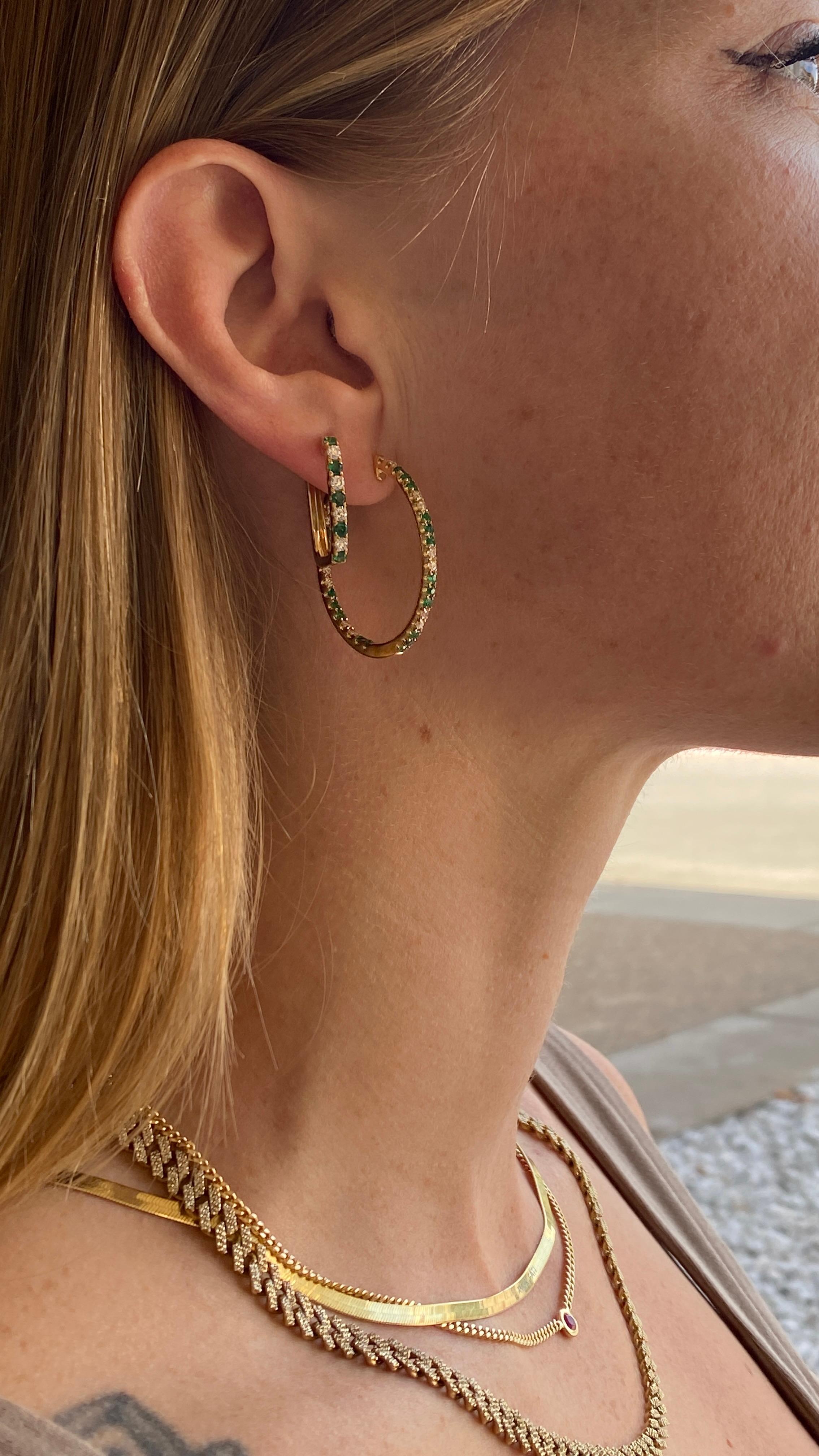 Paperclip Alternating Emerald & Diamond Hinged Hoops 14K Yellow Gold Huggies en vente 2