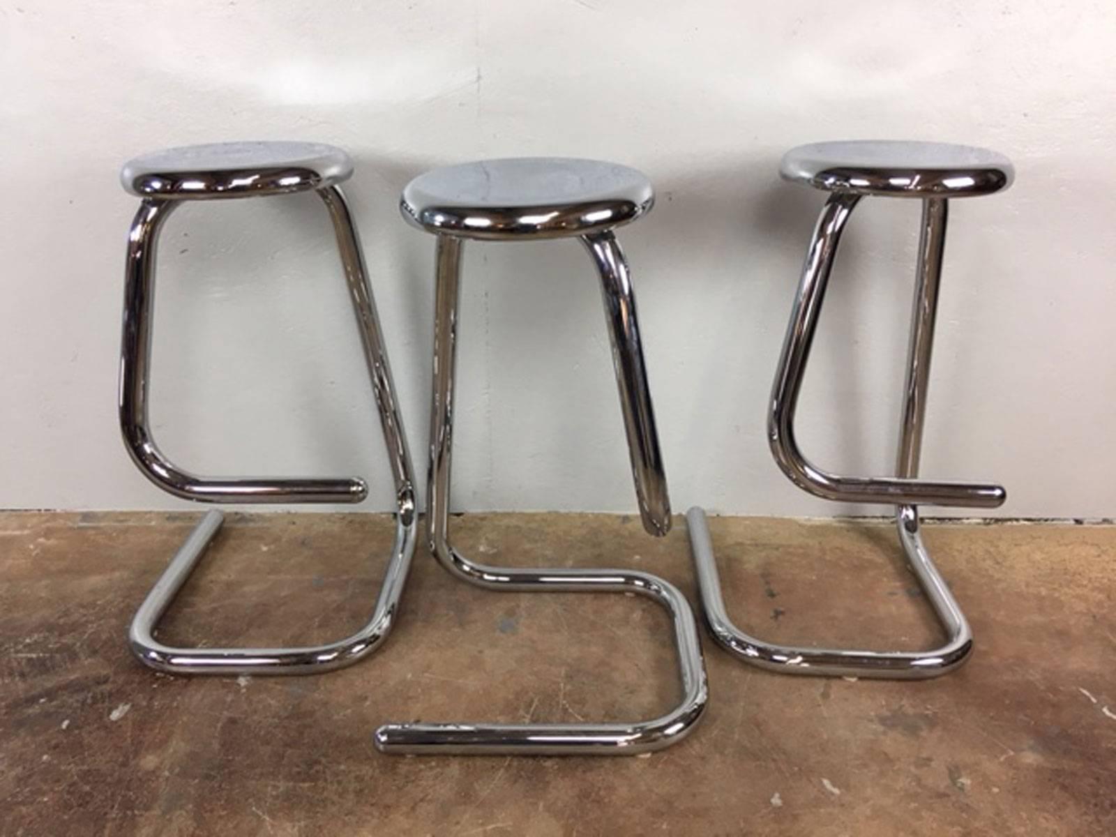 Unique paperclip style bar stool set of three. Stable, sturdy, and durable, circa 1970s. 

Measures: Seat height is 27.5 inches and seat diameter is 12 inches.