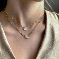 Collier pendentif en or jaune 18 carats Paperclip coupe émeraude