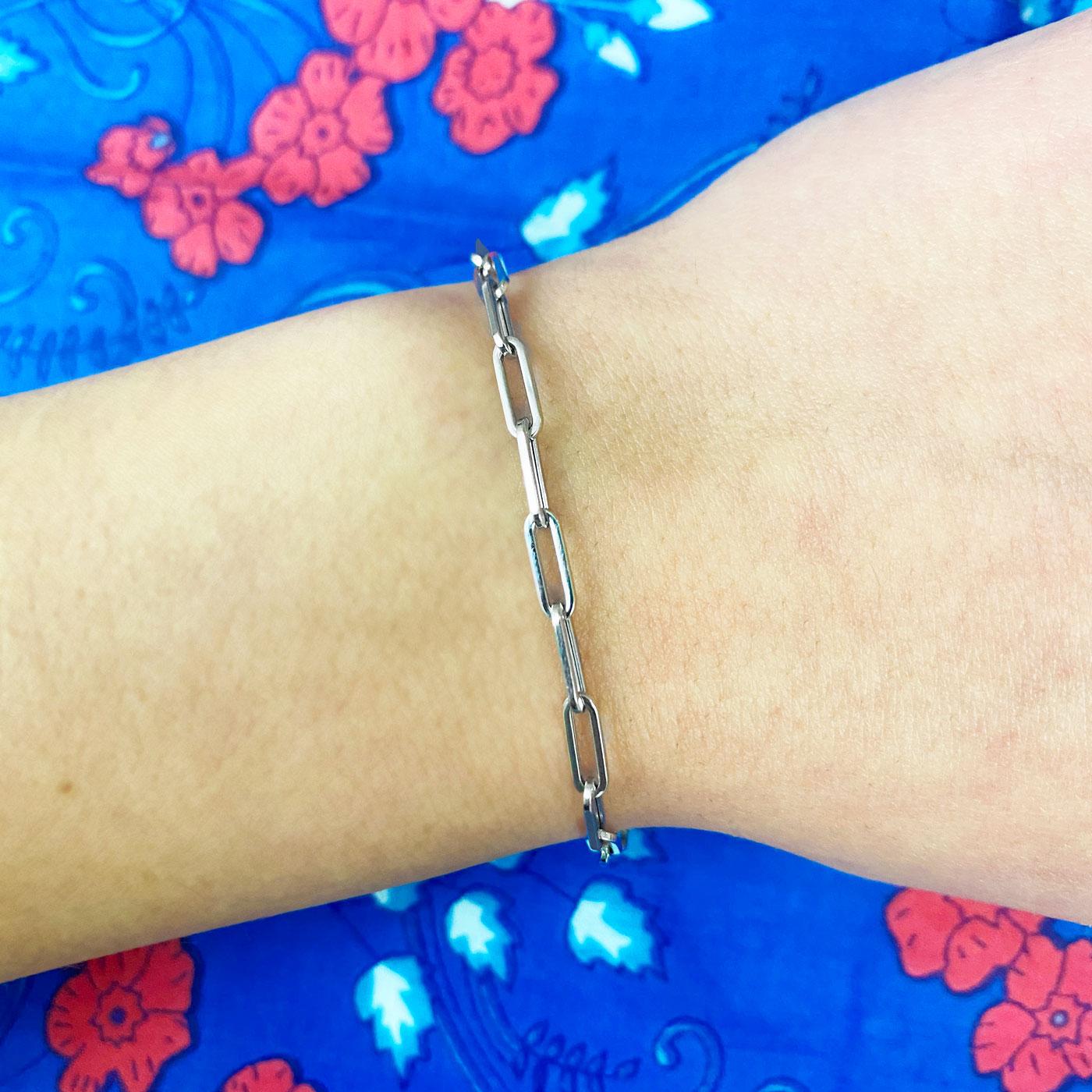 Material: 14K Italian White Gold 
Each paperclip link is approximately 8 x 3 millimeters
Lobster Clasp
Chain Length: 7 inches or clasp it through any link for a shorter length

This paperclip bracelet is super trendy and eye-catching! This piece is