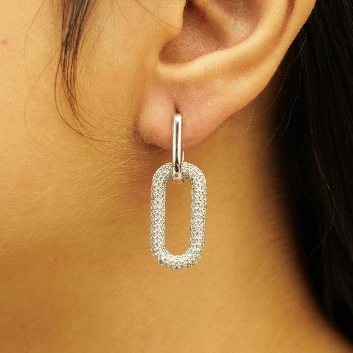 Taglio rotondo Orecchini a cerchio con diamanti Paperclip Link in oro massiccio 14K (certificati) in vendita