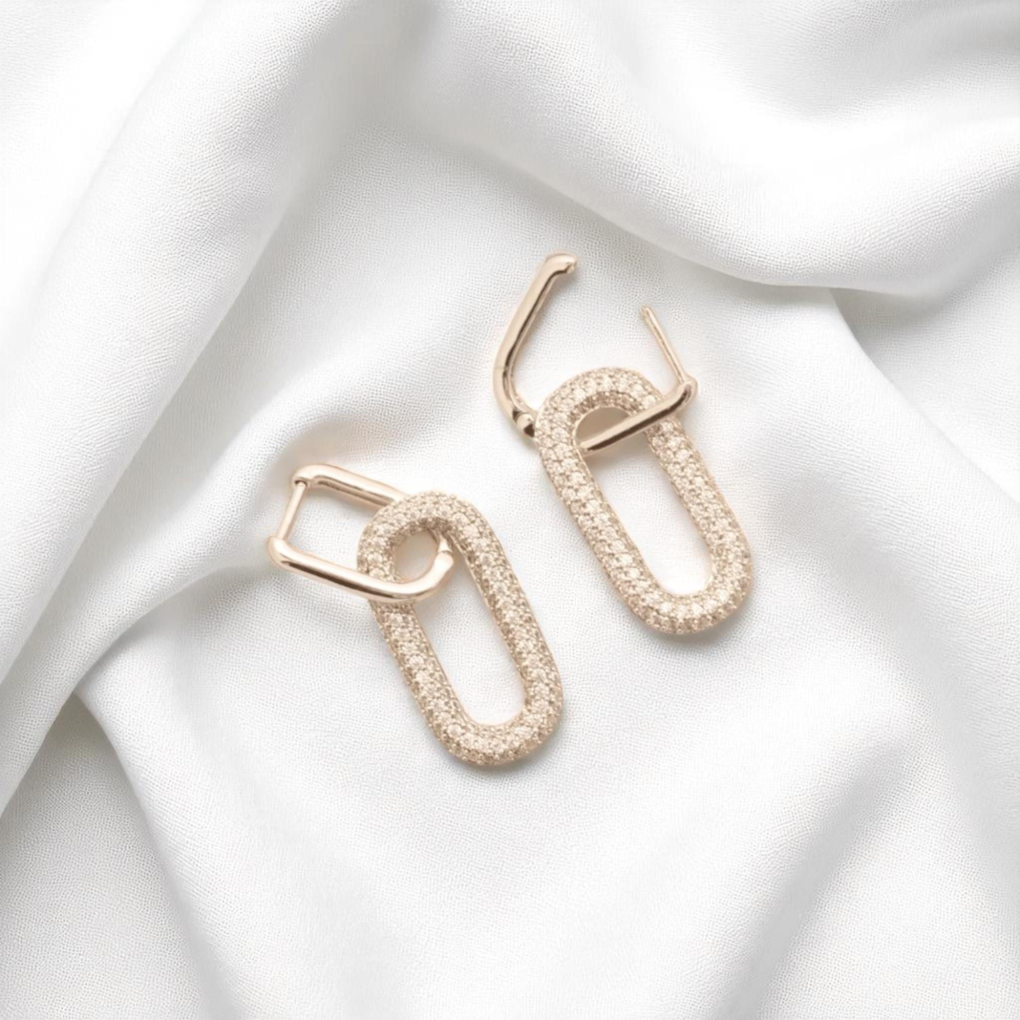 Orecchini a cerchio con diamanti Paperclip Link in oro massiccio 14K (certificati) In condizioni Nuovo in vendita a New Delhi, DL