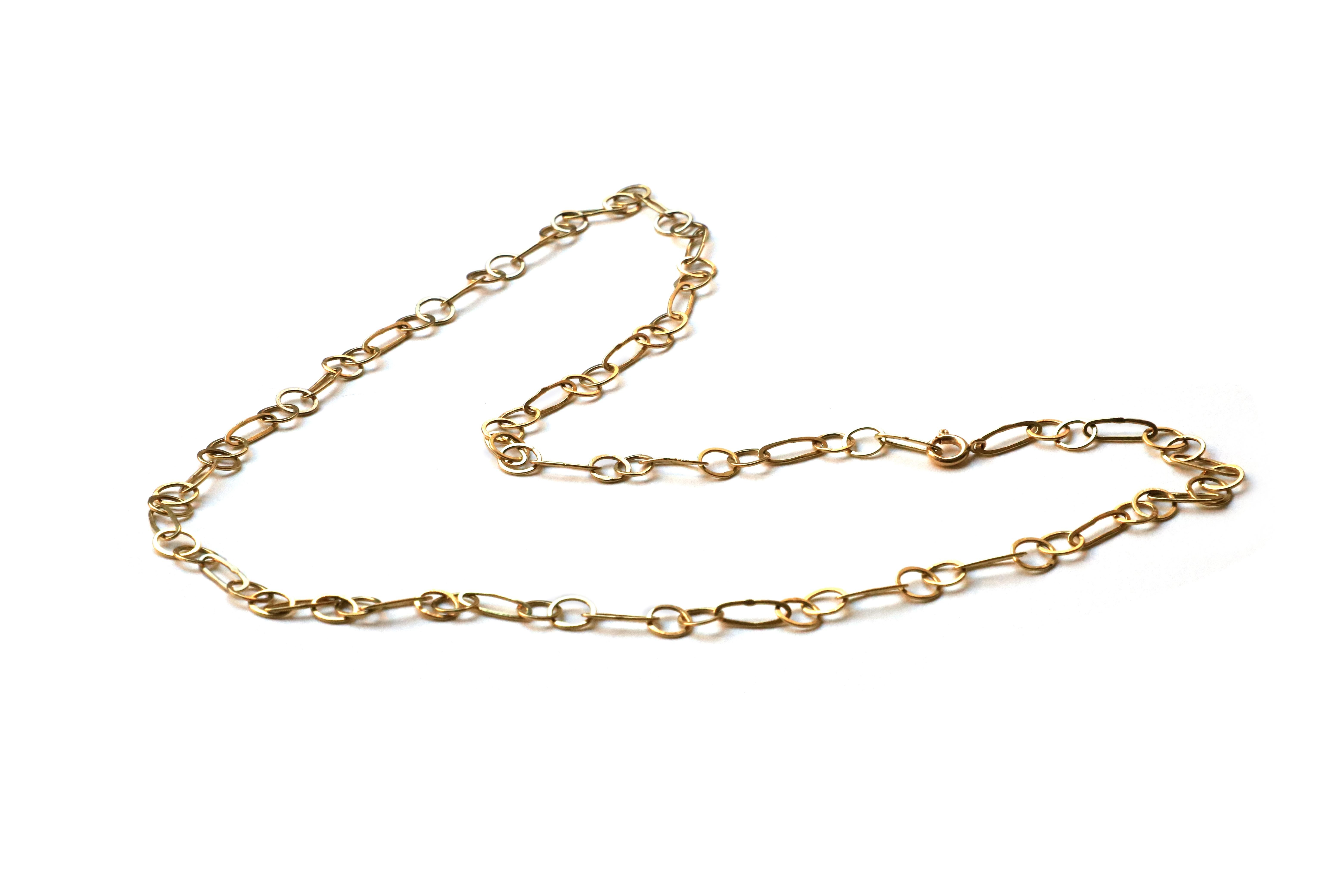 Unisex Links Necklace 18 Karat Yellow Gold Modern Handmade Slightly Hammered For Sale 1