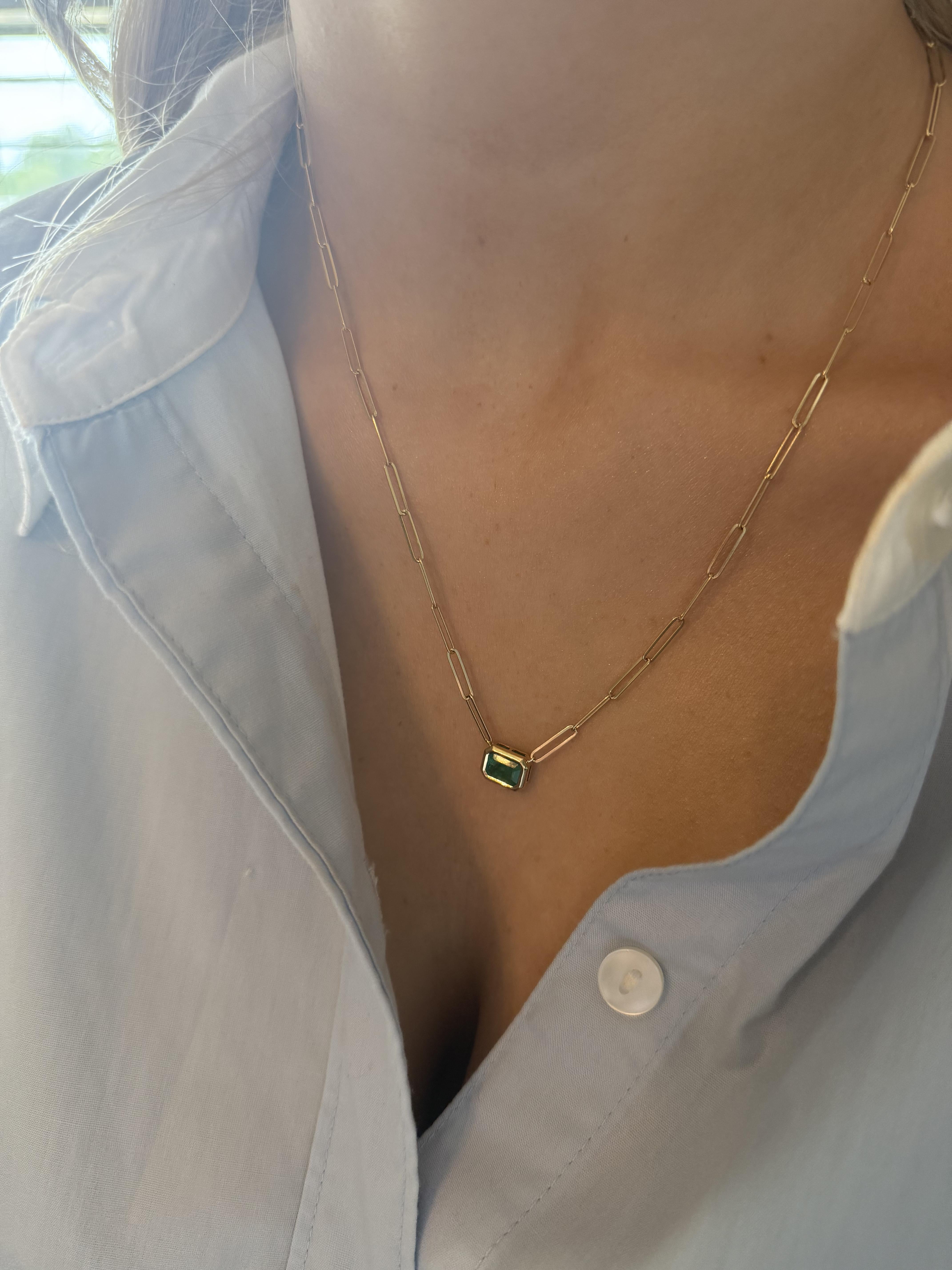 We are loving these paperclip necklaces!!

Necklace Details
Material: 14K Yellow Gold
Chain Width: 2.4mm
Weight: 4.2 Grams
Length: 18 1/4 Inches
Can Be Shortened Upon Request

Accented by the following gemstone
1 - 7mm X 5mm Emerald Cut Emerald