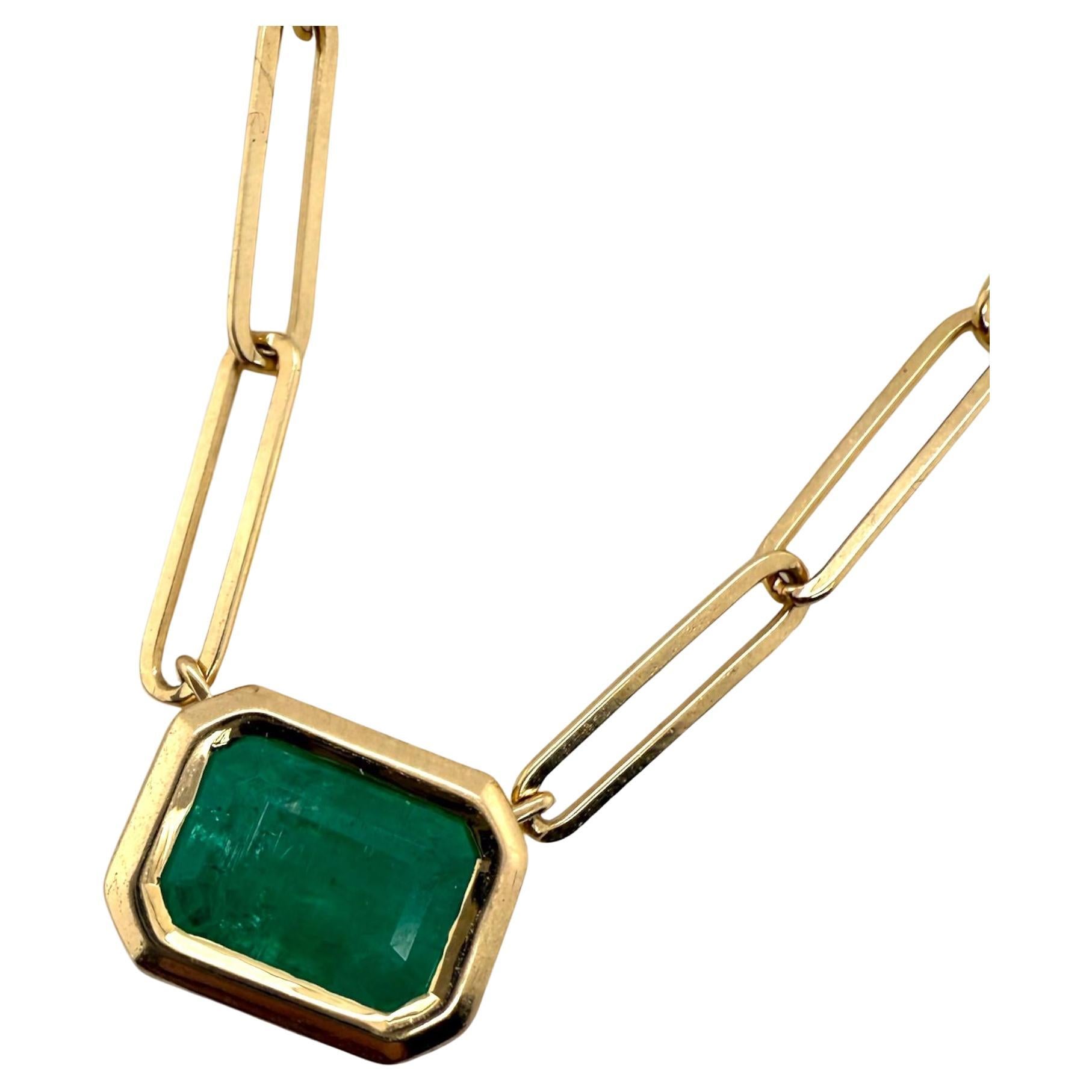 Paperclip Style Bezel Set Emerald Necklace 14K Yellow Gold For Sale