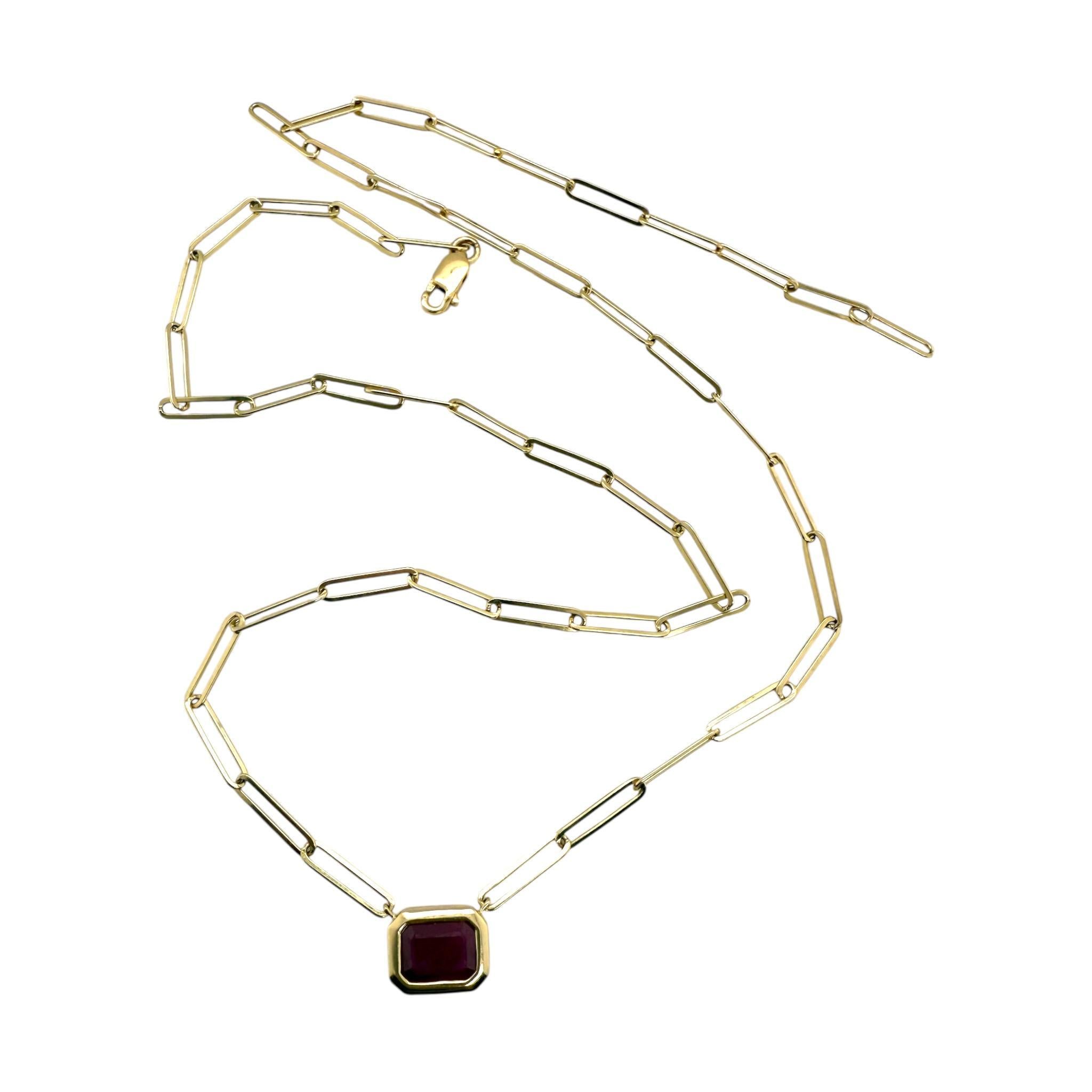 Paperclip Style Bezel Set Ruby Necklace 14K Yellow Gold In Excellent Condition For Sale In Montgomery, AL