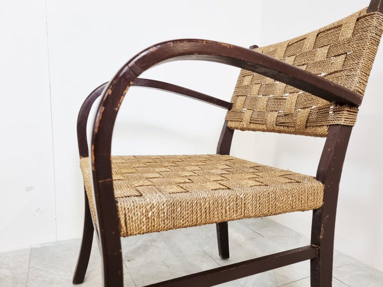 Elegant bauhaus design armchair made from stained oak and papercord.

Good condition with normal age related wear.

Erich Dieckmann was one of the most important Bauhaus furniture designers

1930s - Germany

Dimensions:
Height: 79 cm /