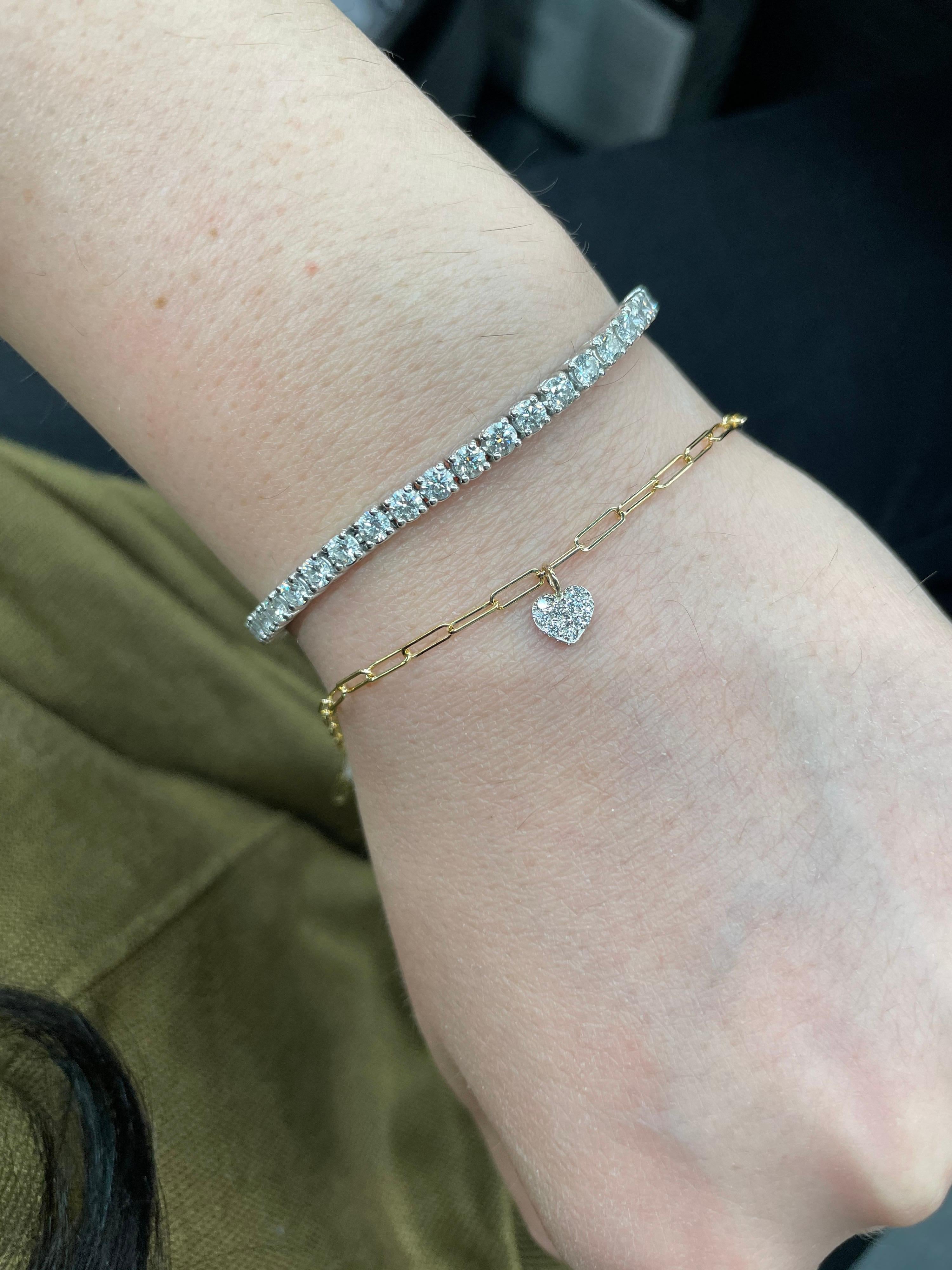 14 Karat yellow gold paperlink bracelet featuring one diamond heart charm containing 5 round brilliants weighing 0.26 carats.
Color G-H
Clarity SI

Bracelet: 7.25 Inches
Heart: 0.25 Inches