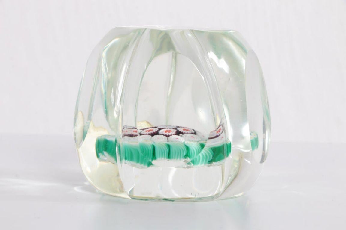 Mid-Century Modern Paperweight Flower Modèle de Murano Italie, 1960 en vente