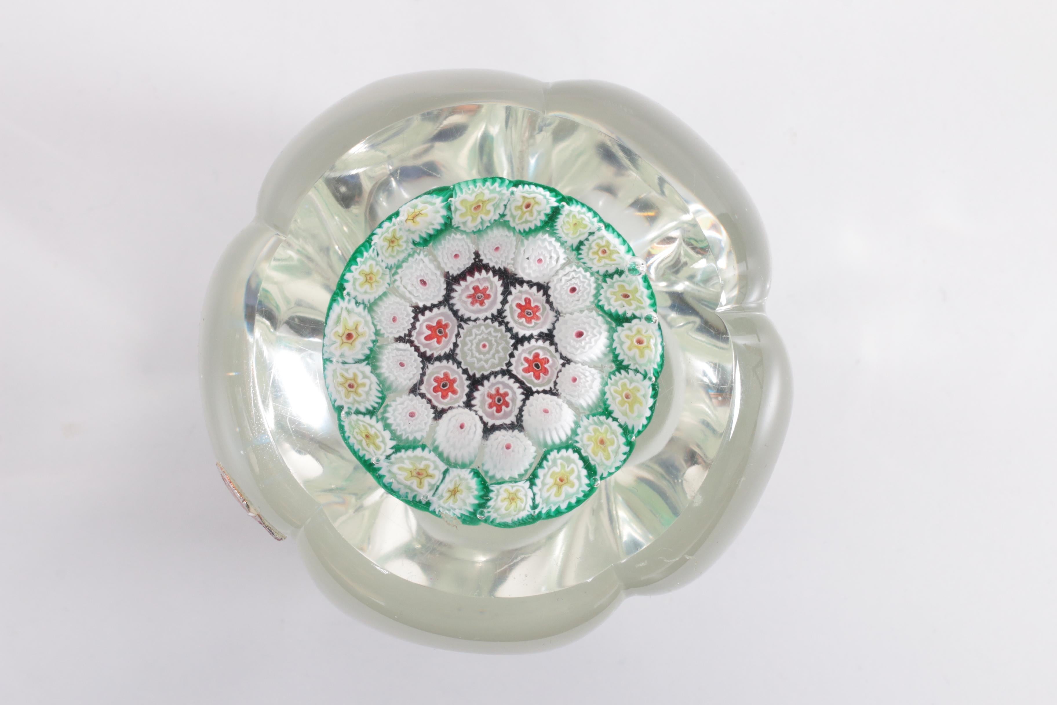 Paperweight Flower Model Murano Italy, 1960 In Good Condition For Sale In Oostrum-Venray, NL