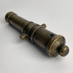 Paperweight in bronze from the late 18th Century in the shape of a cannon barrel