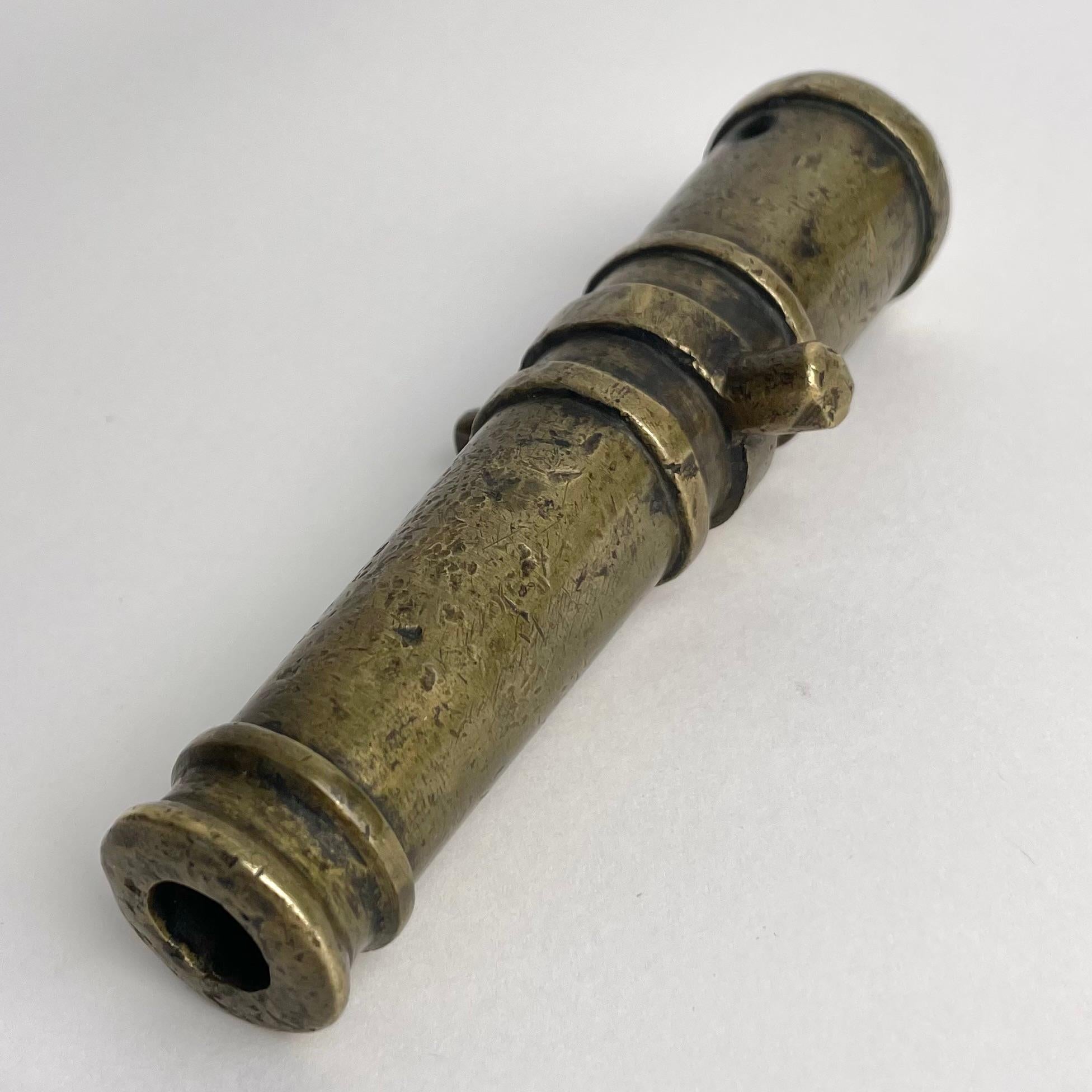 Briefbeschwerer aus Bronze aus dem späten 18. Jahrhundert in Form eines Kanonenfass im Angebot 1