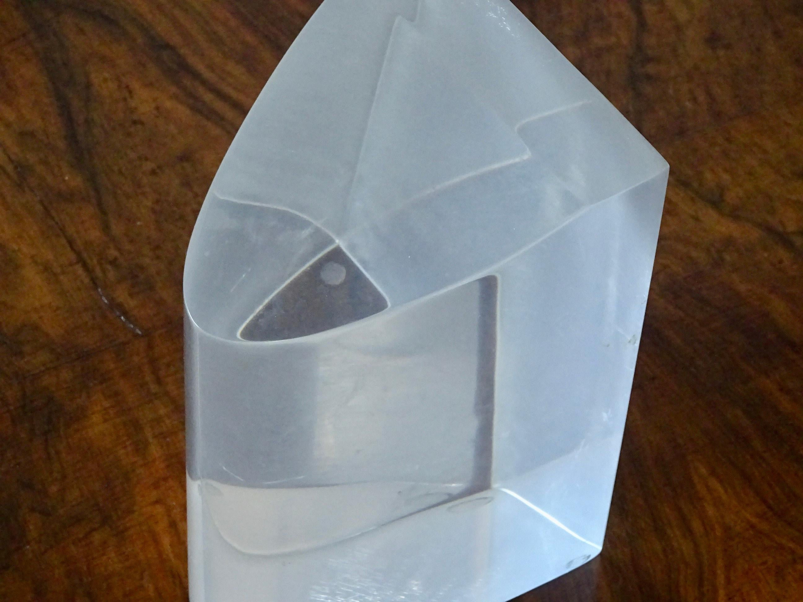 Paperweight in solid transparent acrylic, 1970s. In Good Condition For Sale In Barcelona, ES