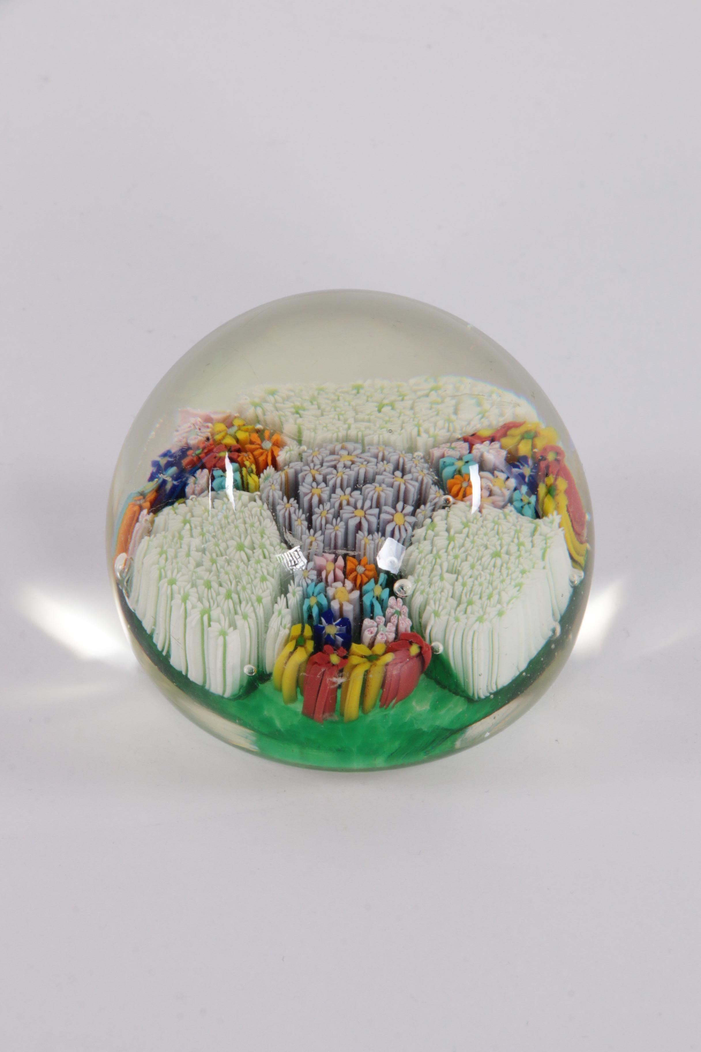 Paperweight Murano Milie fleur, 1960 For Sale 3