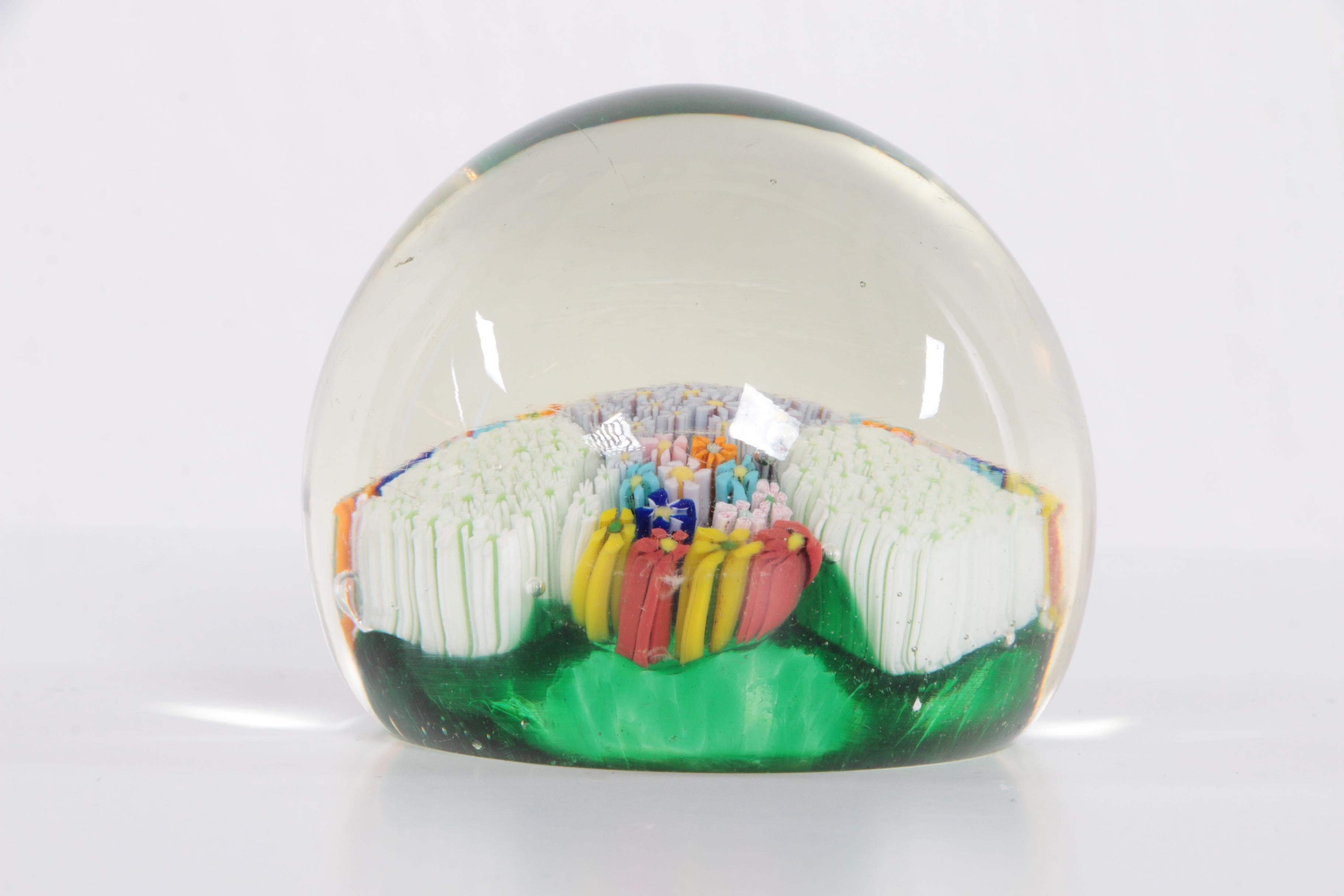 Paperweight Murano Milie fleur, 1960 For Sale 1