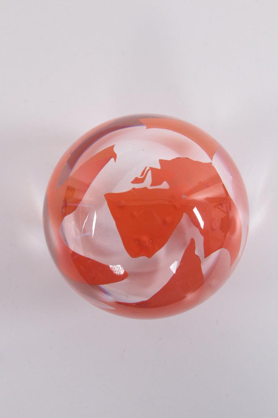 Paperweight Orange with Van Granna Glasbruk Sweden, 



Additional information: 
Dimensions: 9 W x 9 D x 9 H cm 
Period of Time: 2005
Country of origin: Sweden
Condition: Good
