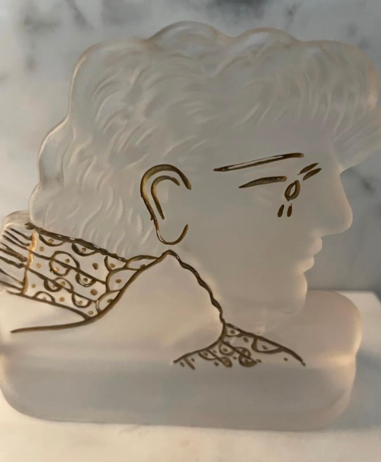 Petit Kallisti di Alekos Fassianos per Daum, in pâte de verre
1988

Firmato e numerato 948/2000

Dimensioni:

Altezza: 9 cm
Lunghezza: 10 cm
Profondità: 3 cm