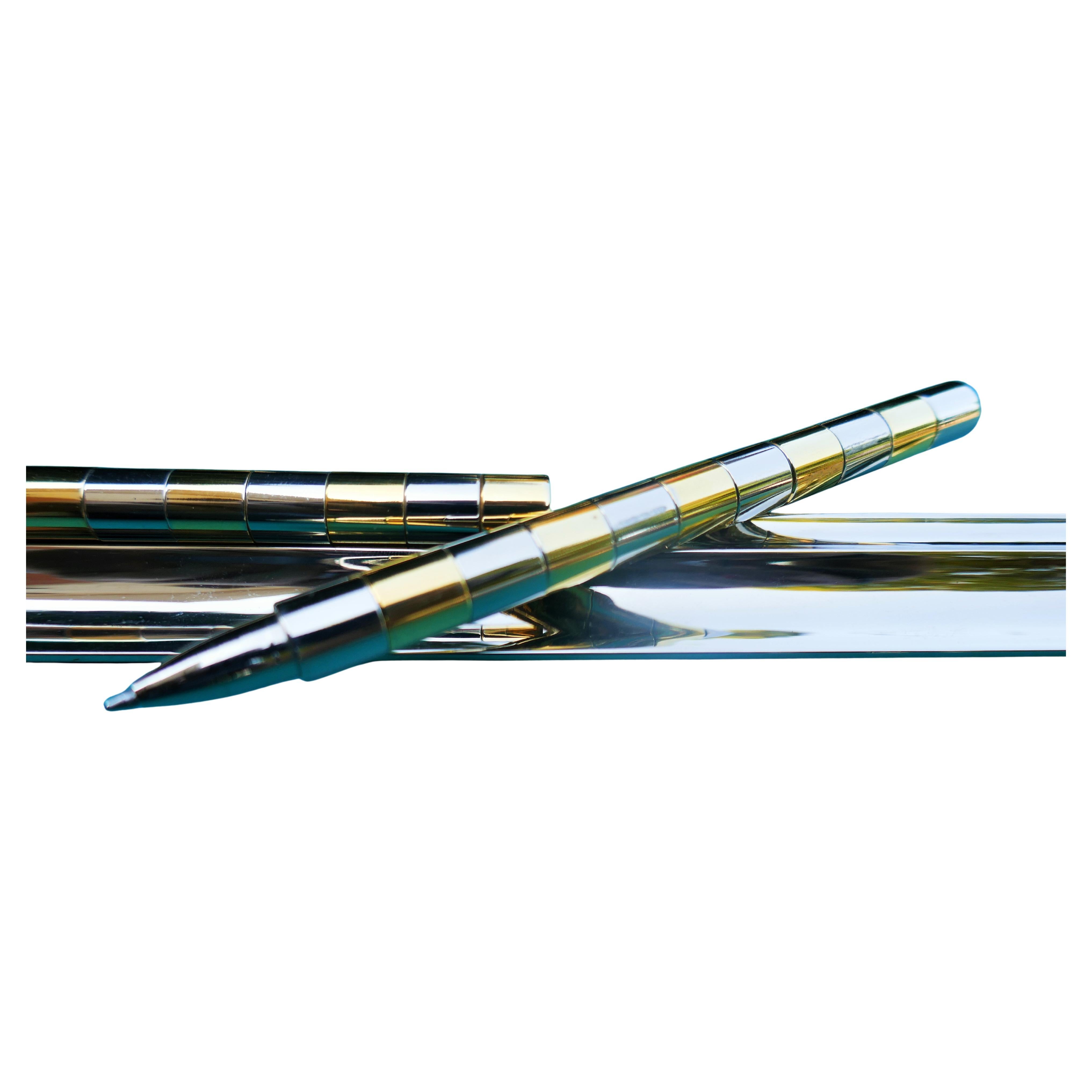 Briefbeschwerer, Lineal mit Stift von Vanni Mazzetti
Messing und Stahl
Guter Zustand.
Dankeschön