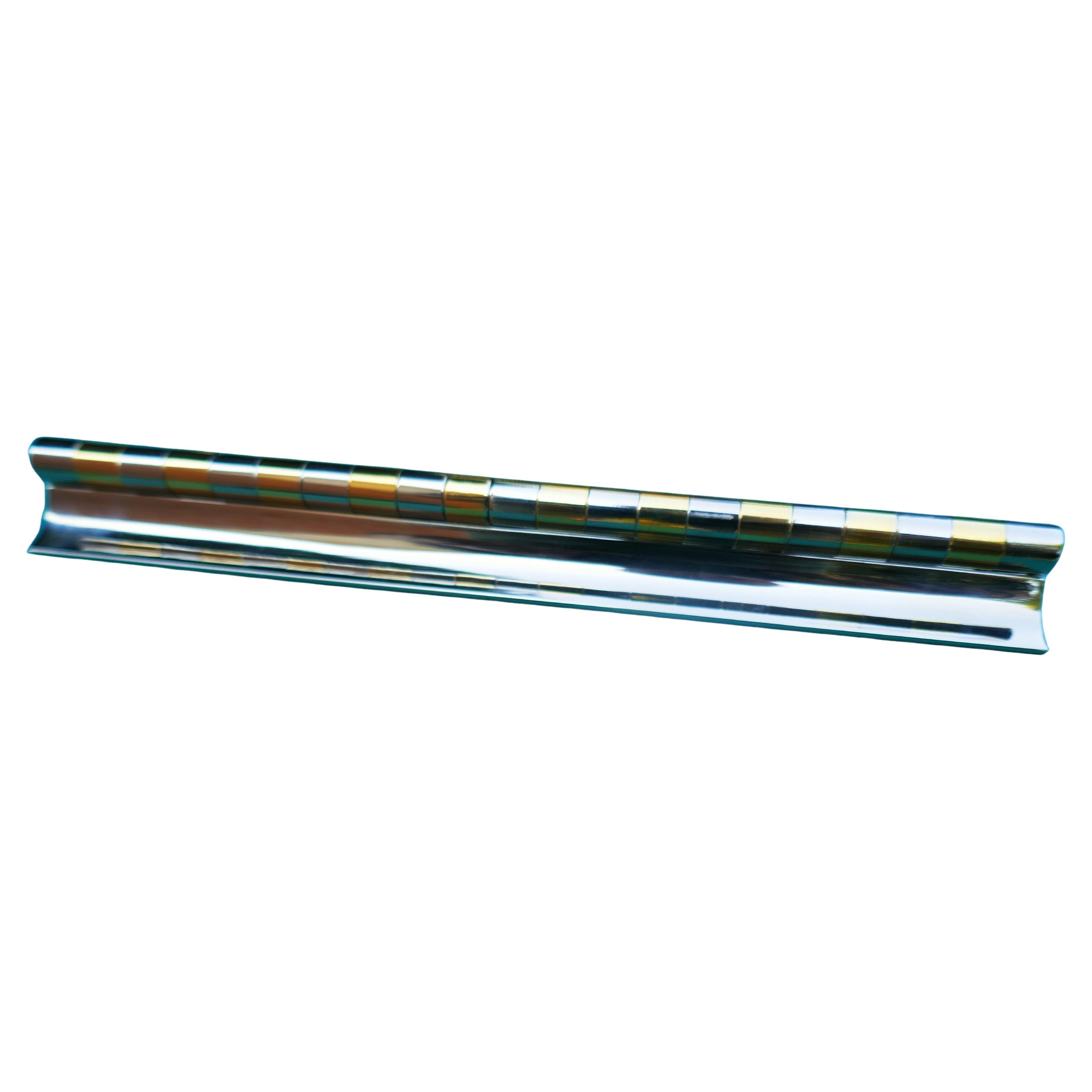Briefbeschwerer, Lineal mit Stift von Vanni Mazzetti (Messing) im Angebot