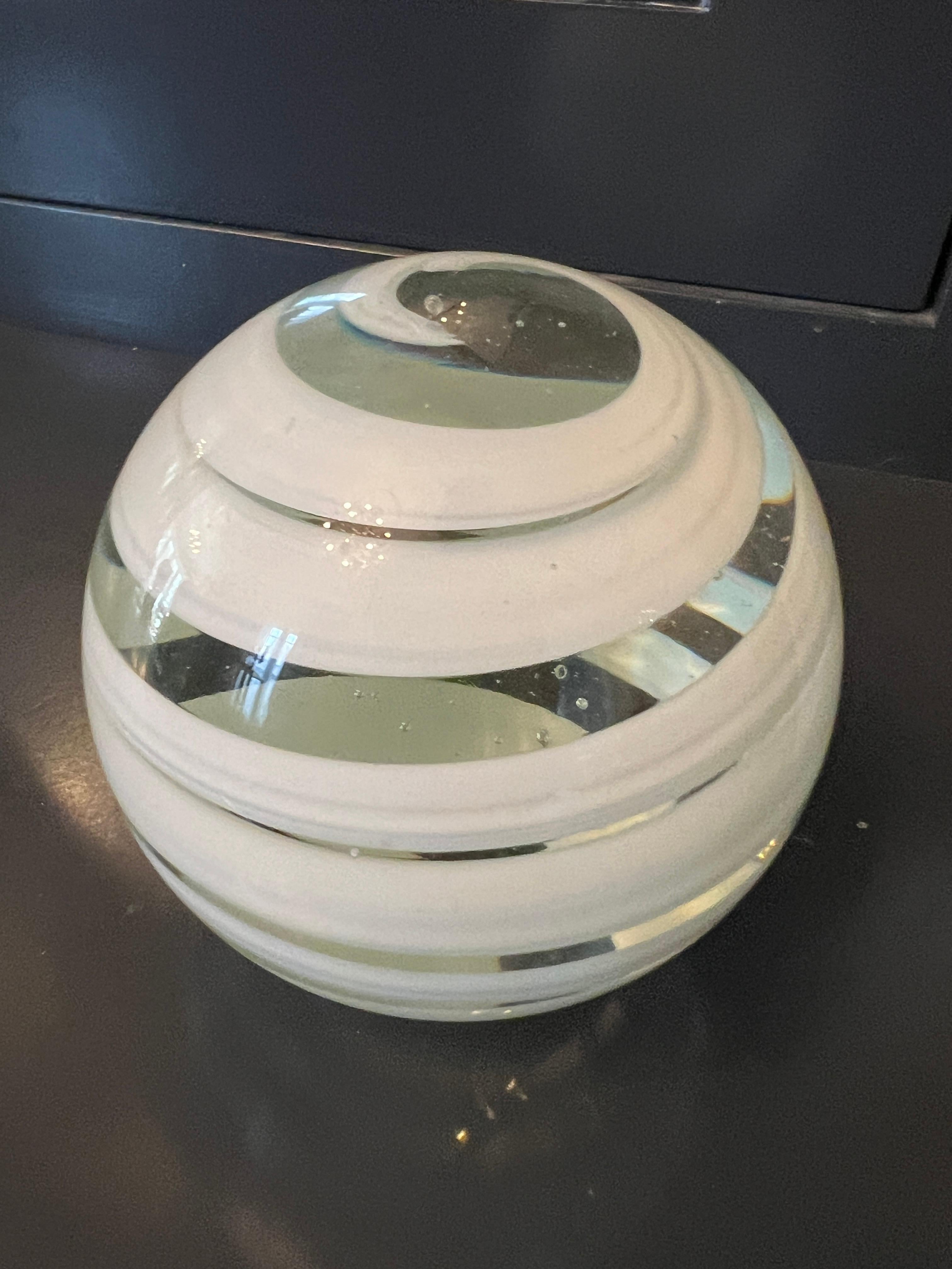 Pisapapeles con Detalles Remolinos al Estilo del Cristal de Murano en venta 2