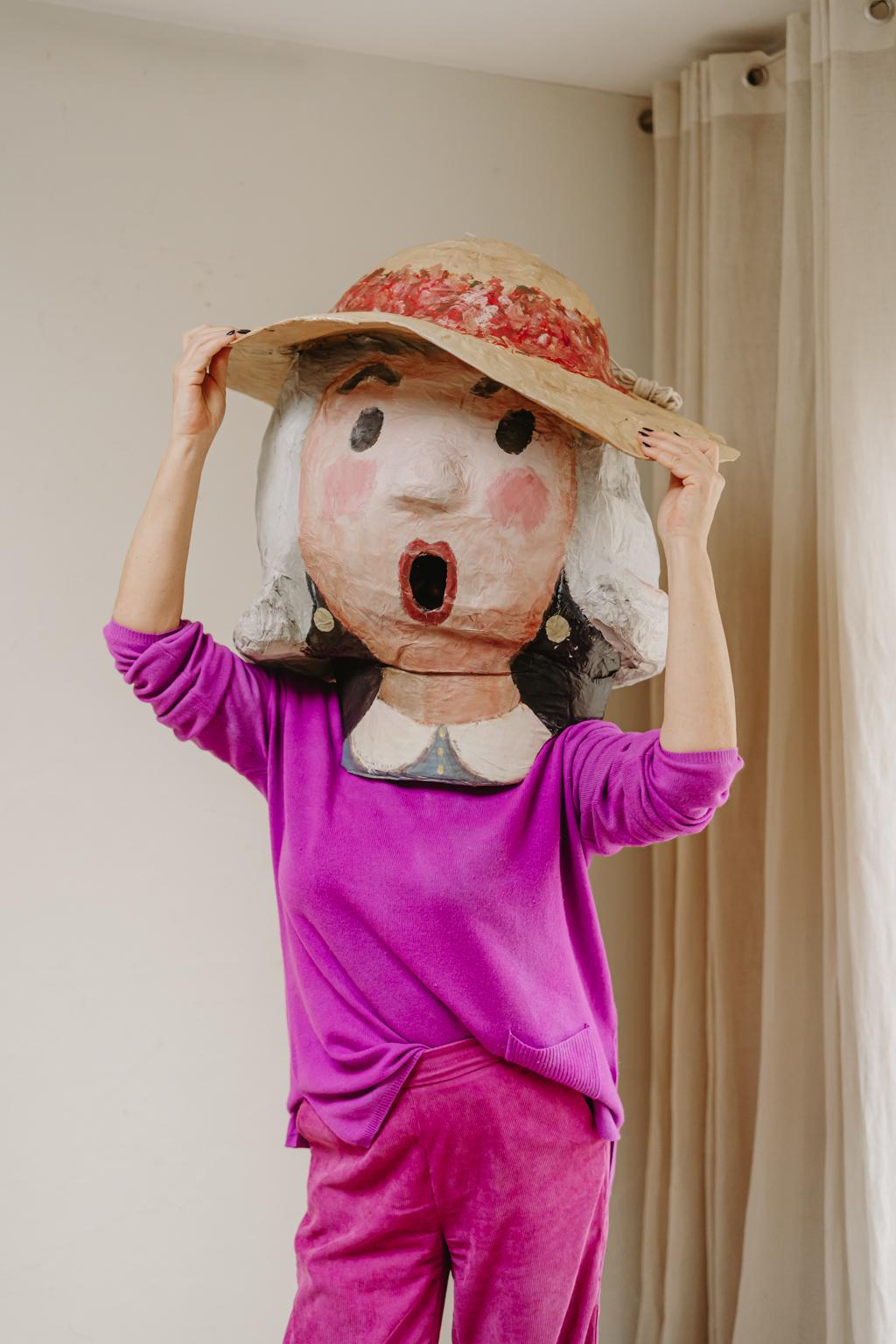 Papier mâché mask by Belgian artist Sophie de la Pépinière,
who loves theater and circus, great decorative object, will bring some fun into your house, much loved by children till the age of 99.