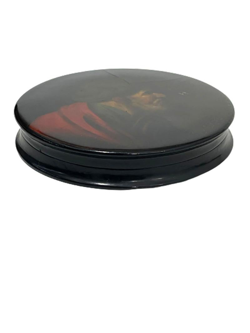Papier-Mâché snuffbox, 

A snuff box painted with a portrait of a bearded man with a turban, possibly after a painting by Christian Wilhelm Ernst Dietrich (1712-1774) Germany
Made of Papier-Mâché, lacquered and painted

The size is 10,3 cm