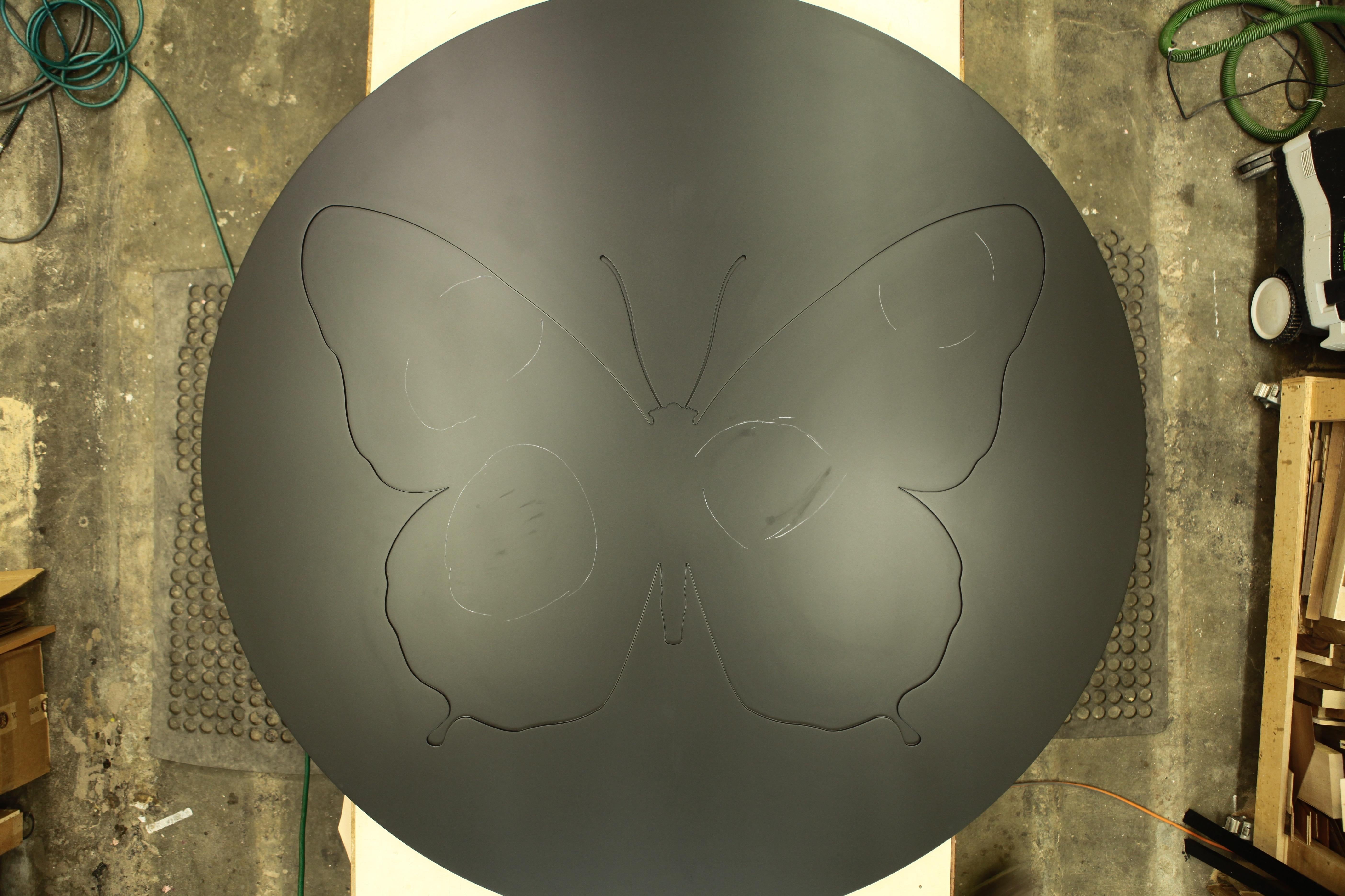 Gemälde „Papillon Noir“ des Künstlers Florian Roeper (Epoxidharz) im Angebot