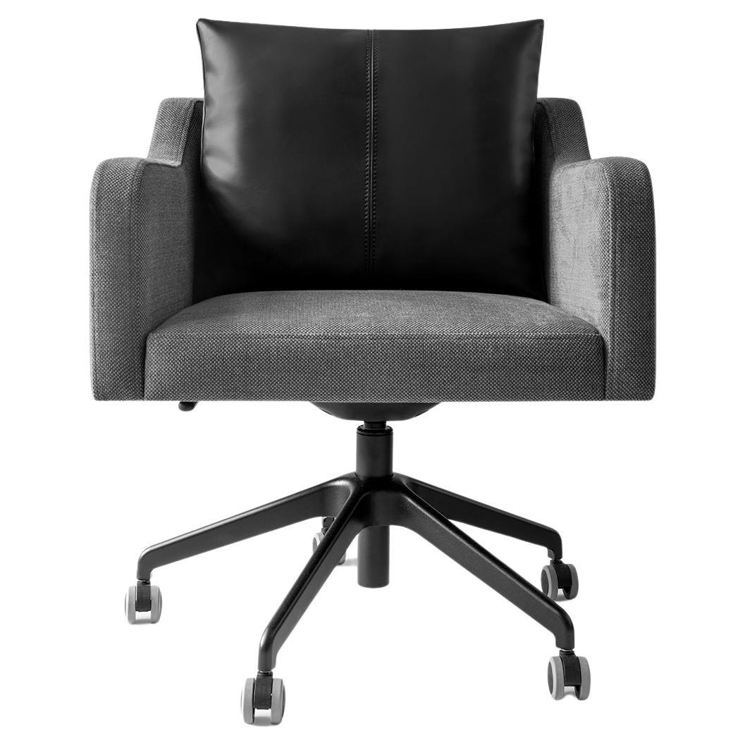 Papillonne Black Swivel Wheeled Office Chair en vente