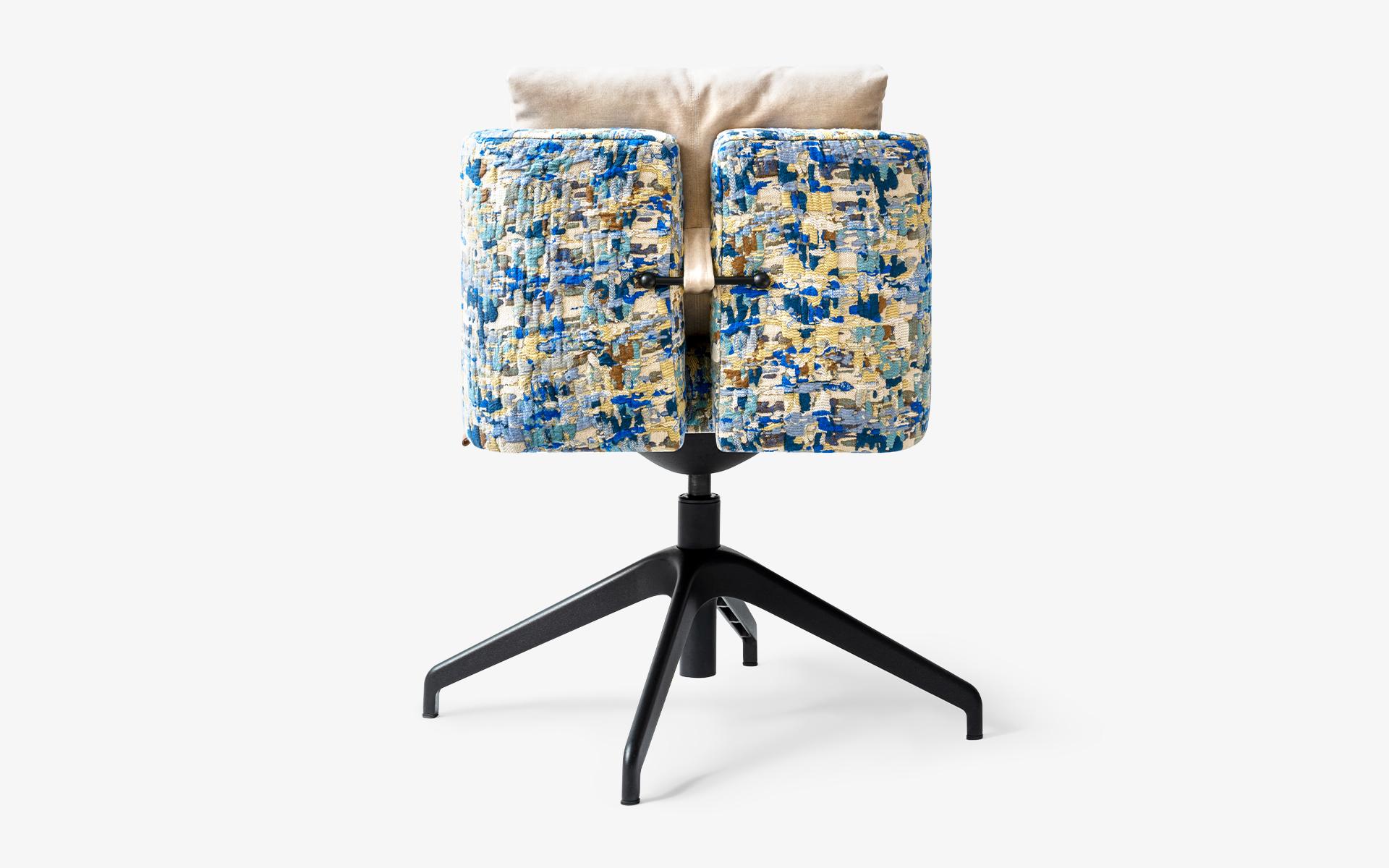 Moderne Chaise de bureau Kenzo noire pivotante bleue Papillonne, délai de livraison 4 semaines en vente