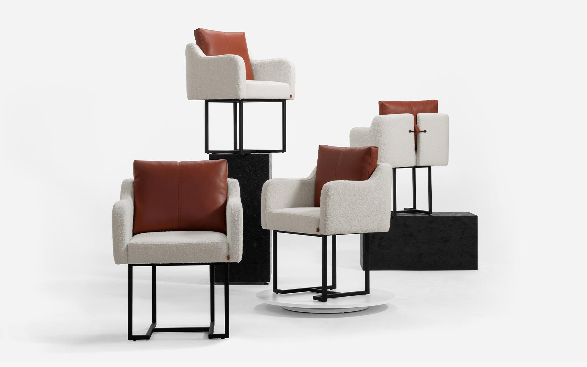 Moderne Papillonne Chair with Black Metal Leg and High Pillow 'Set of 6' en vente